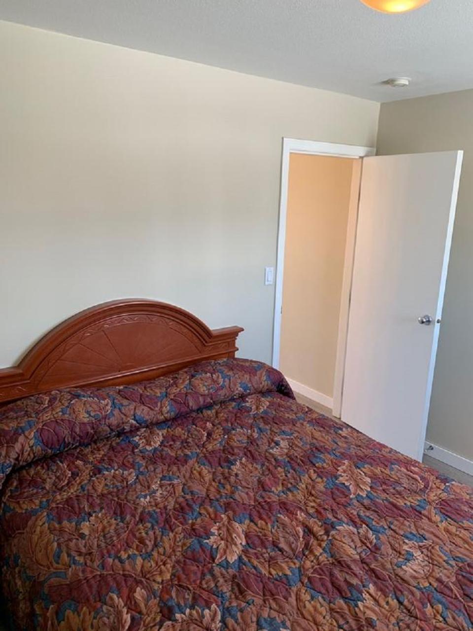 Red Deer Inn & Suites
