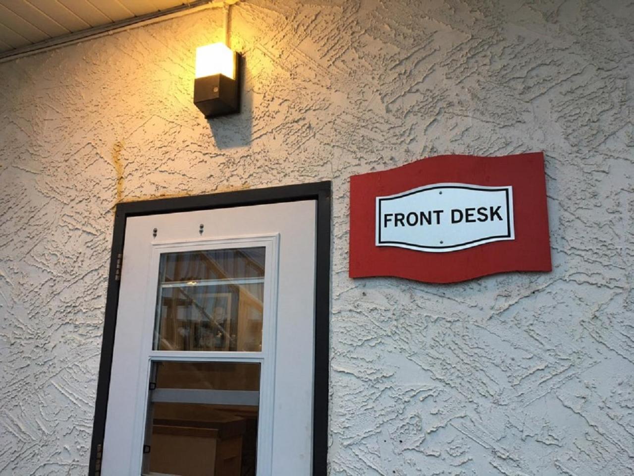 Red Deer Inn & Suites