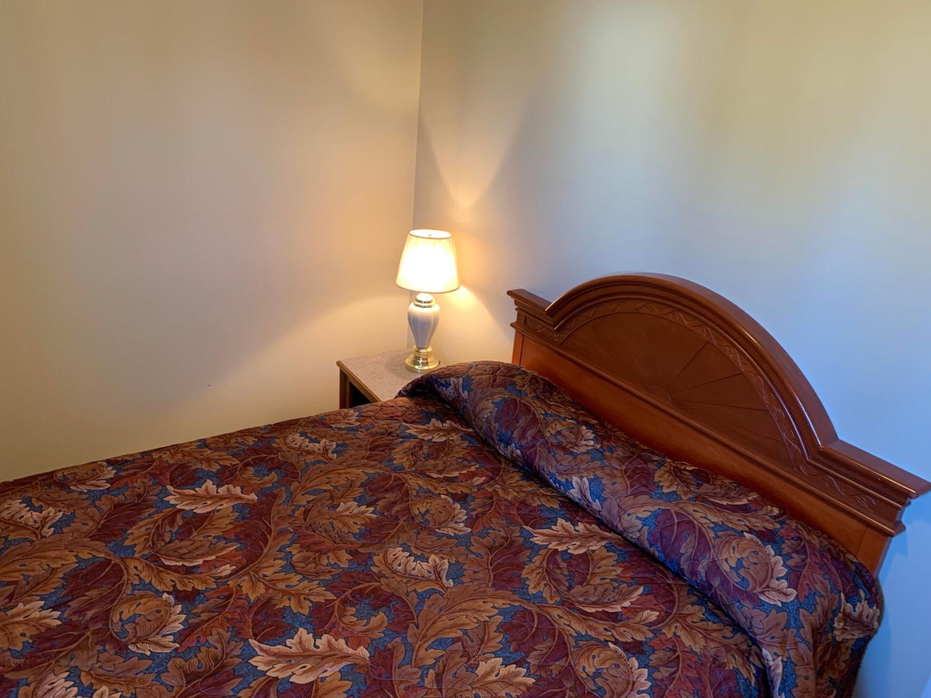 Red Deer Inn & Suites