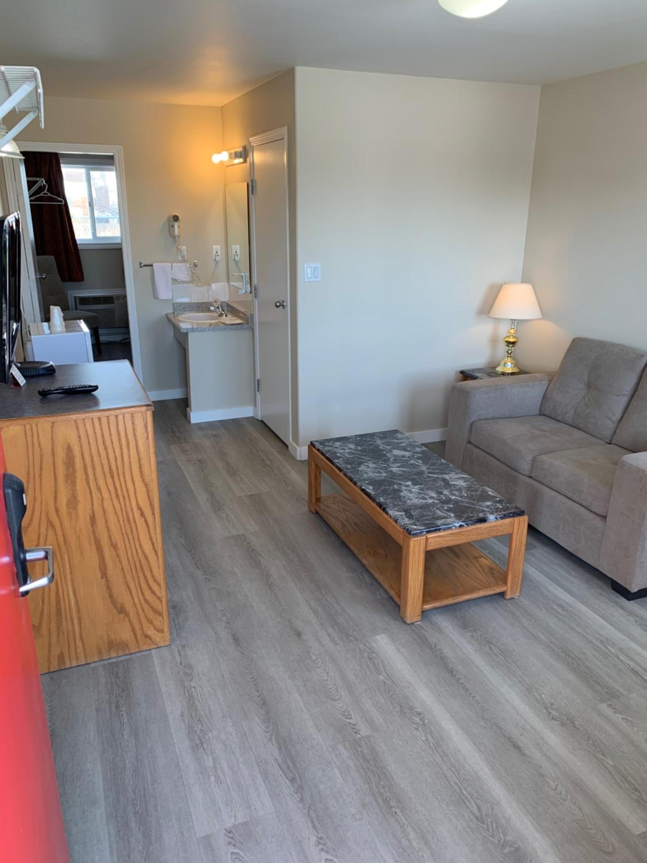 Red Deer Inn & Suites
