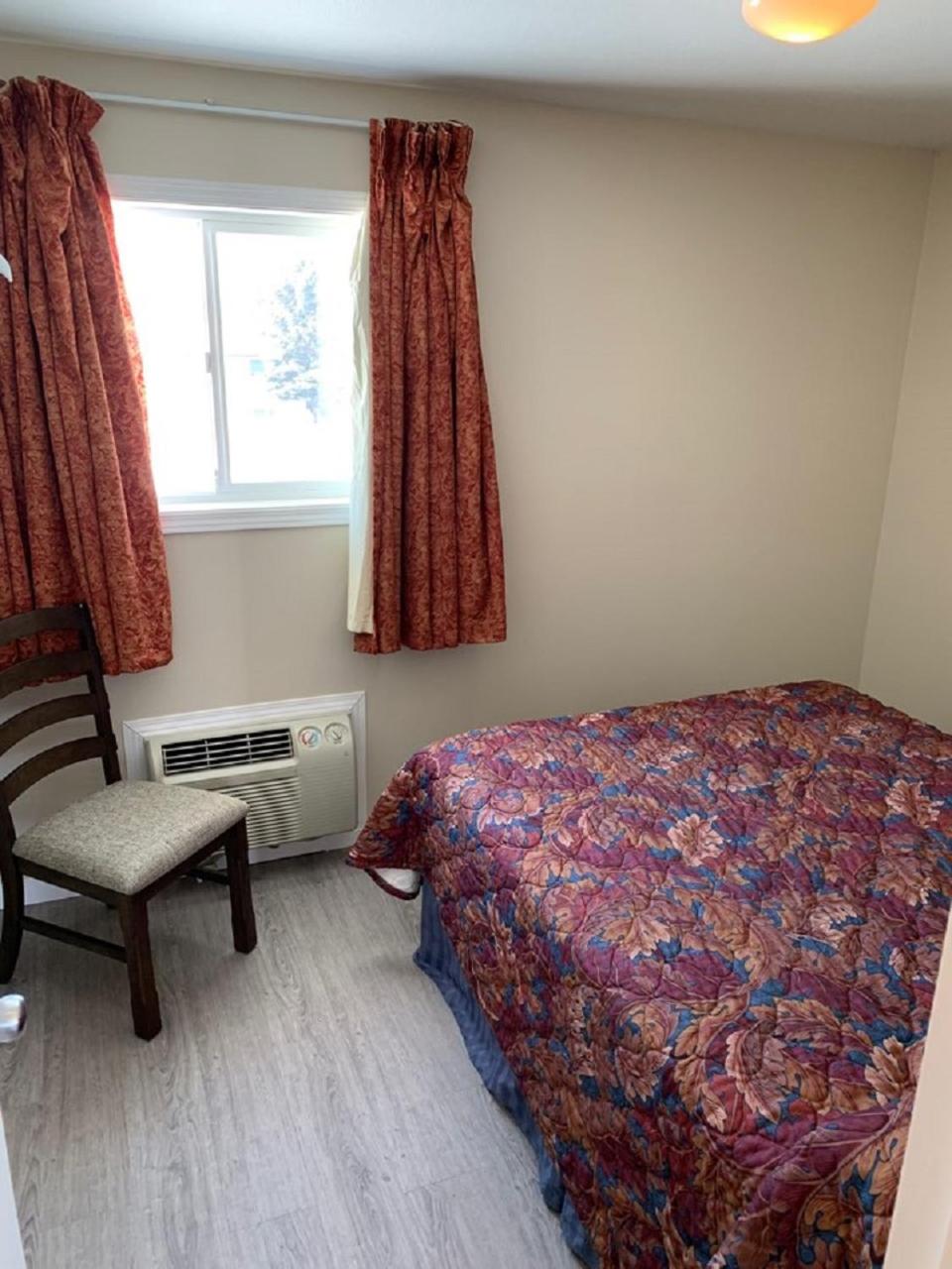 Red Deer Vacations - Red Deer Inn  Suites - Property Image 2