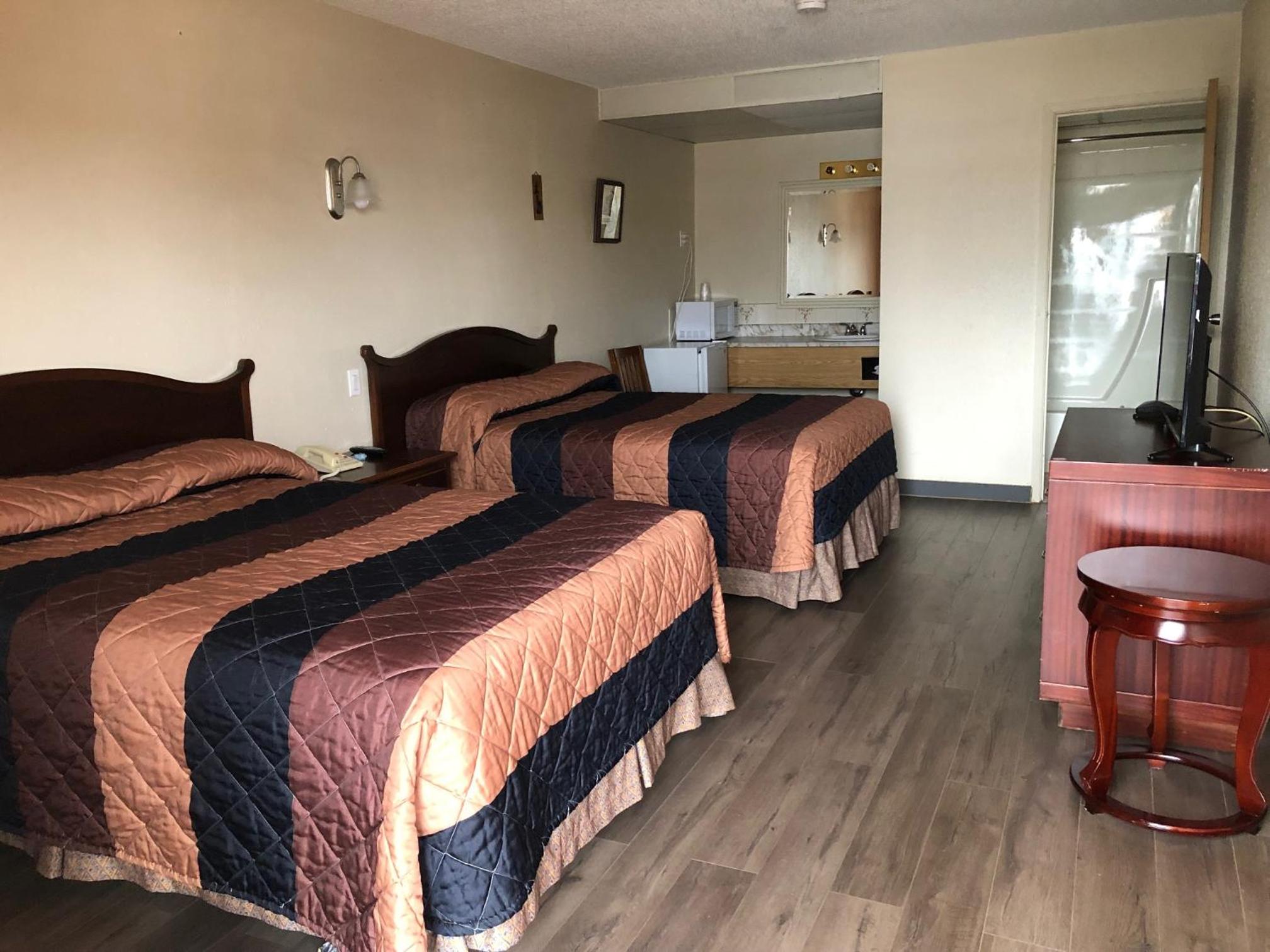 Red Deer Vacations - Red Deer Inn  Suites - Property Image 2