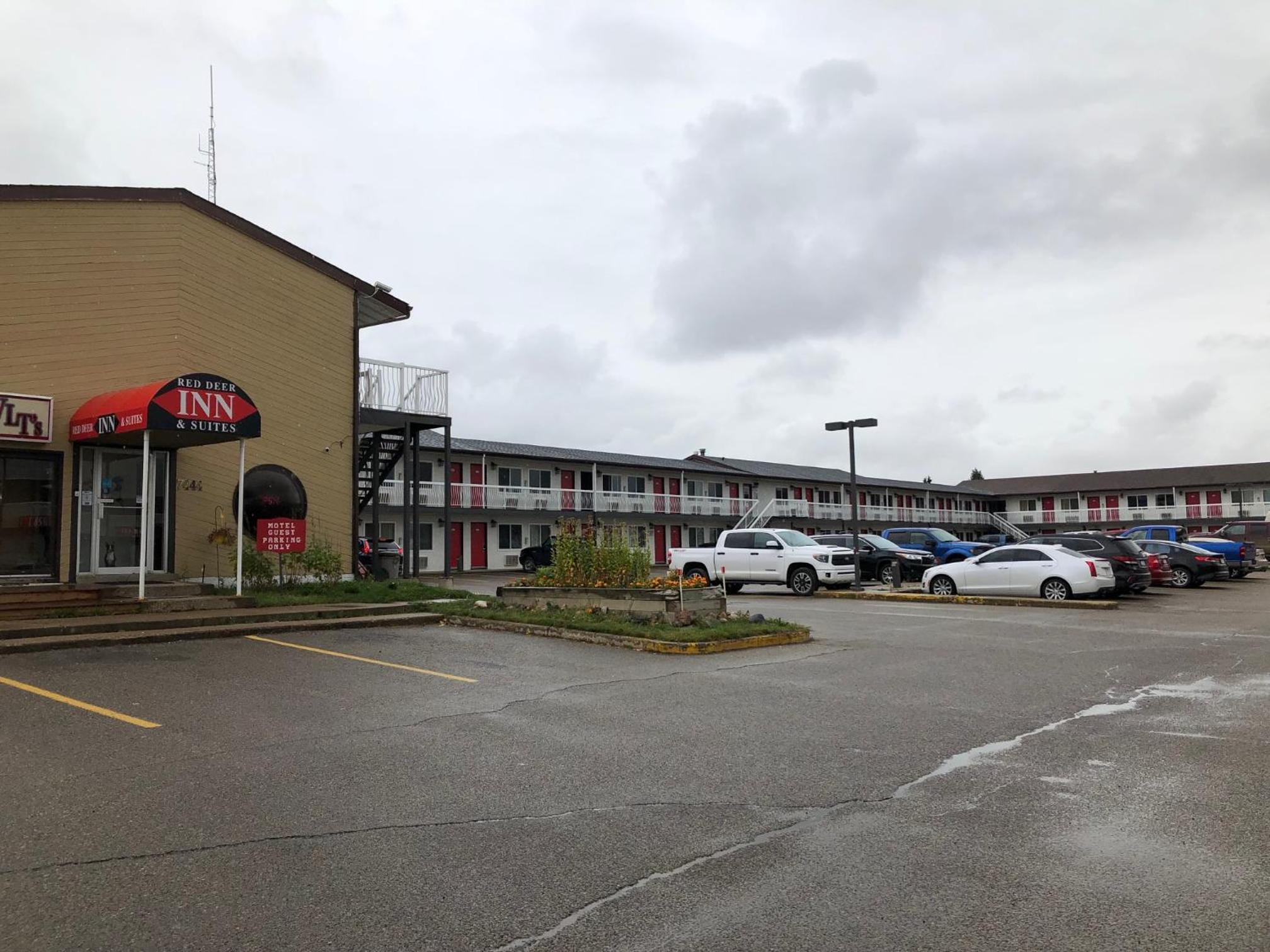 Red Deer Vacations - Red Deer Inn  Suites - Property Image 1