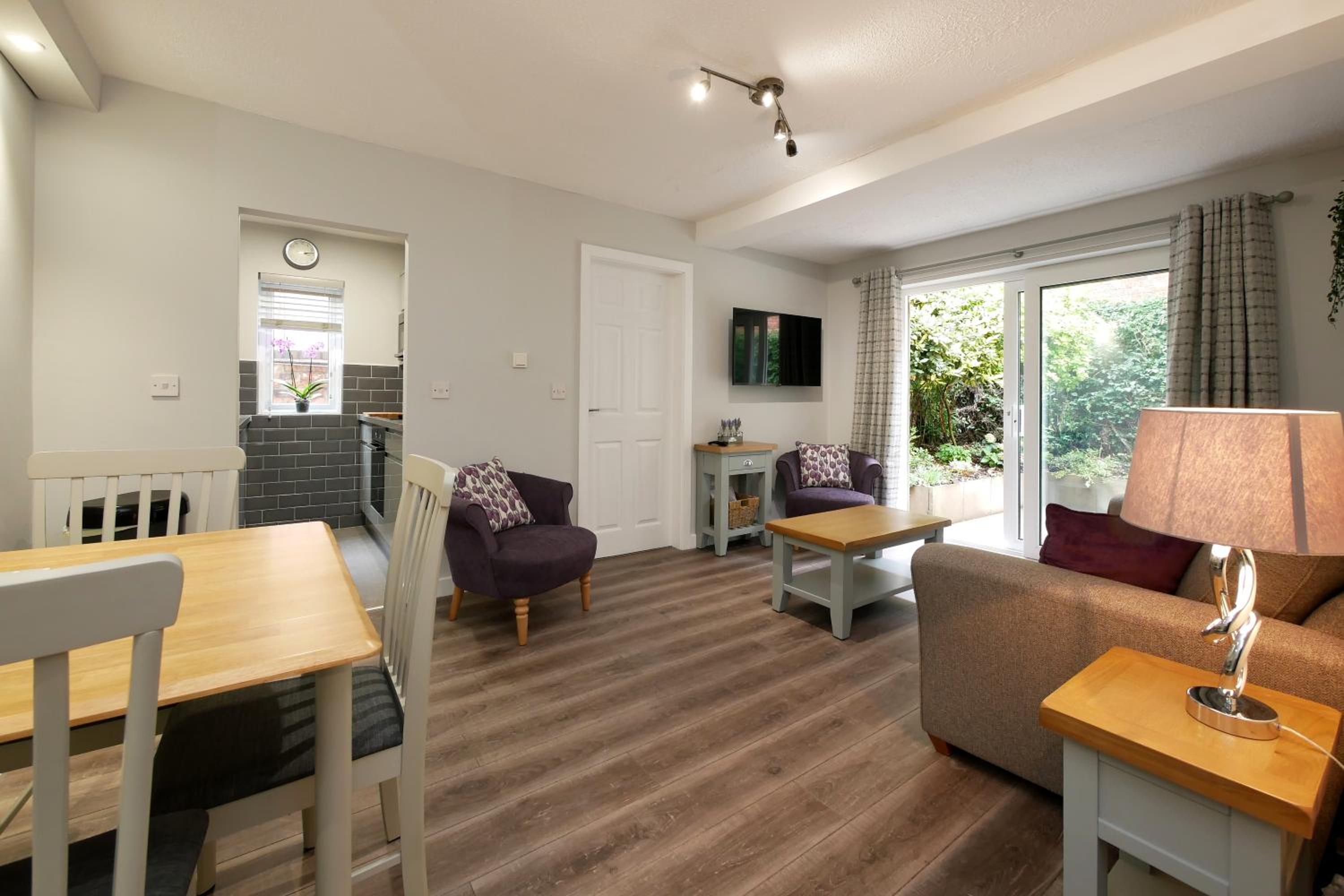 Crewe Short Lets 4 Victoria Court, Crewe view 3
