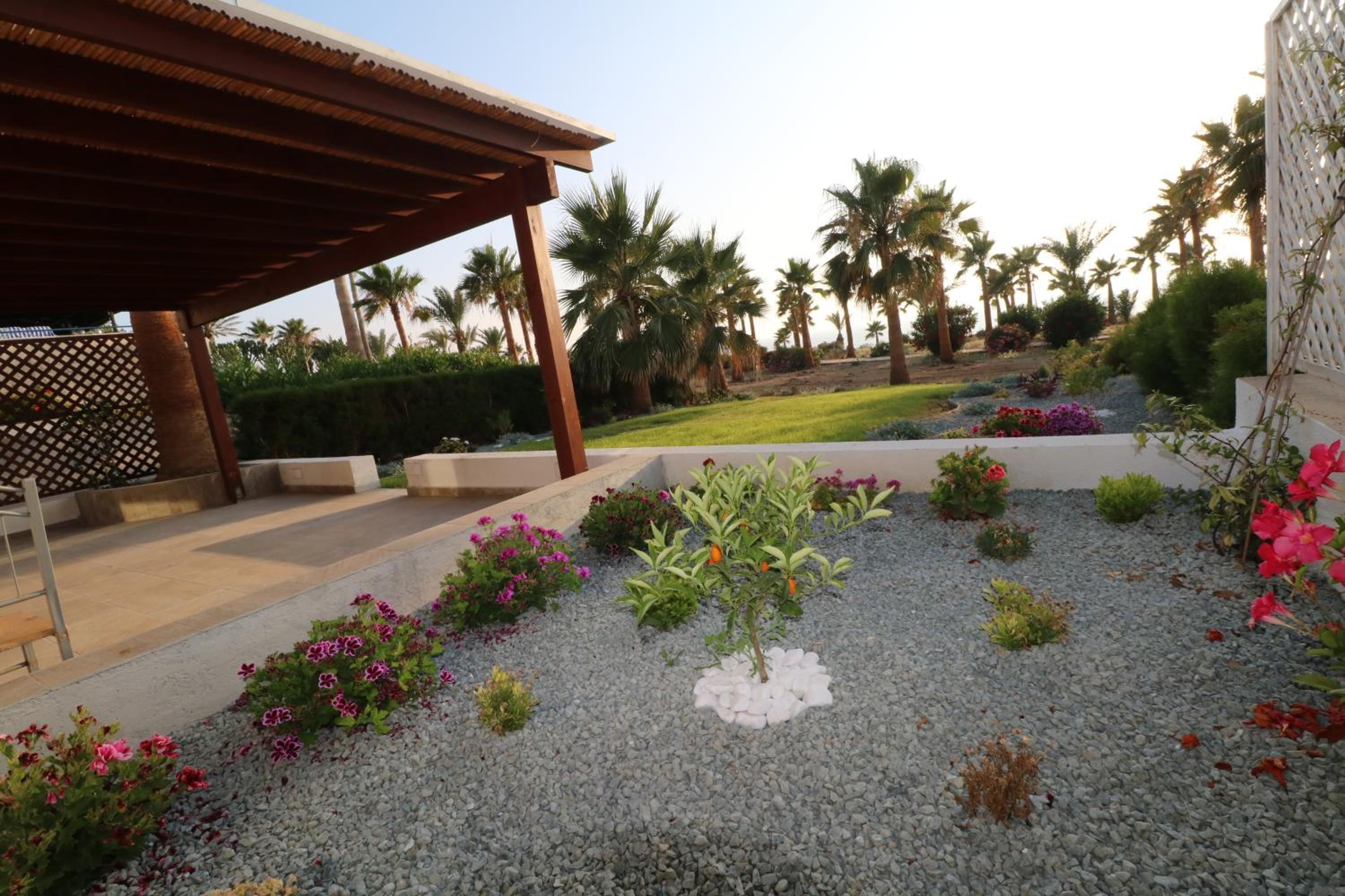 Yulya Villa By Taimoura