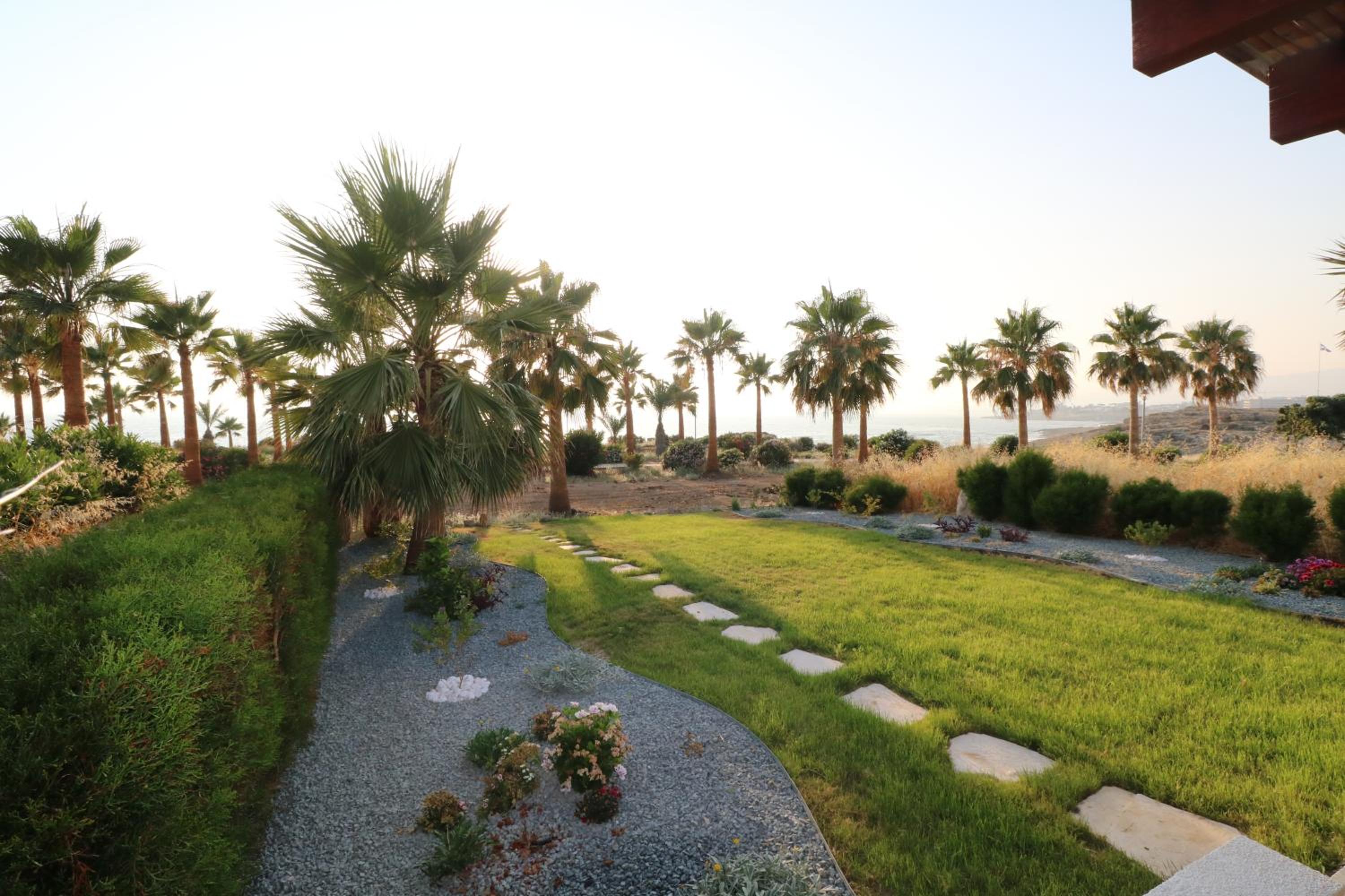 Yulya Villa By Taimoura