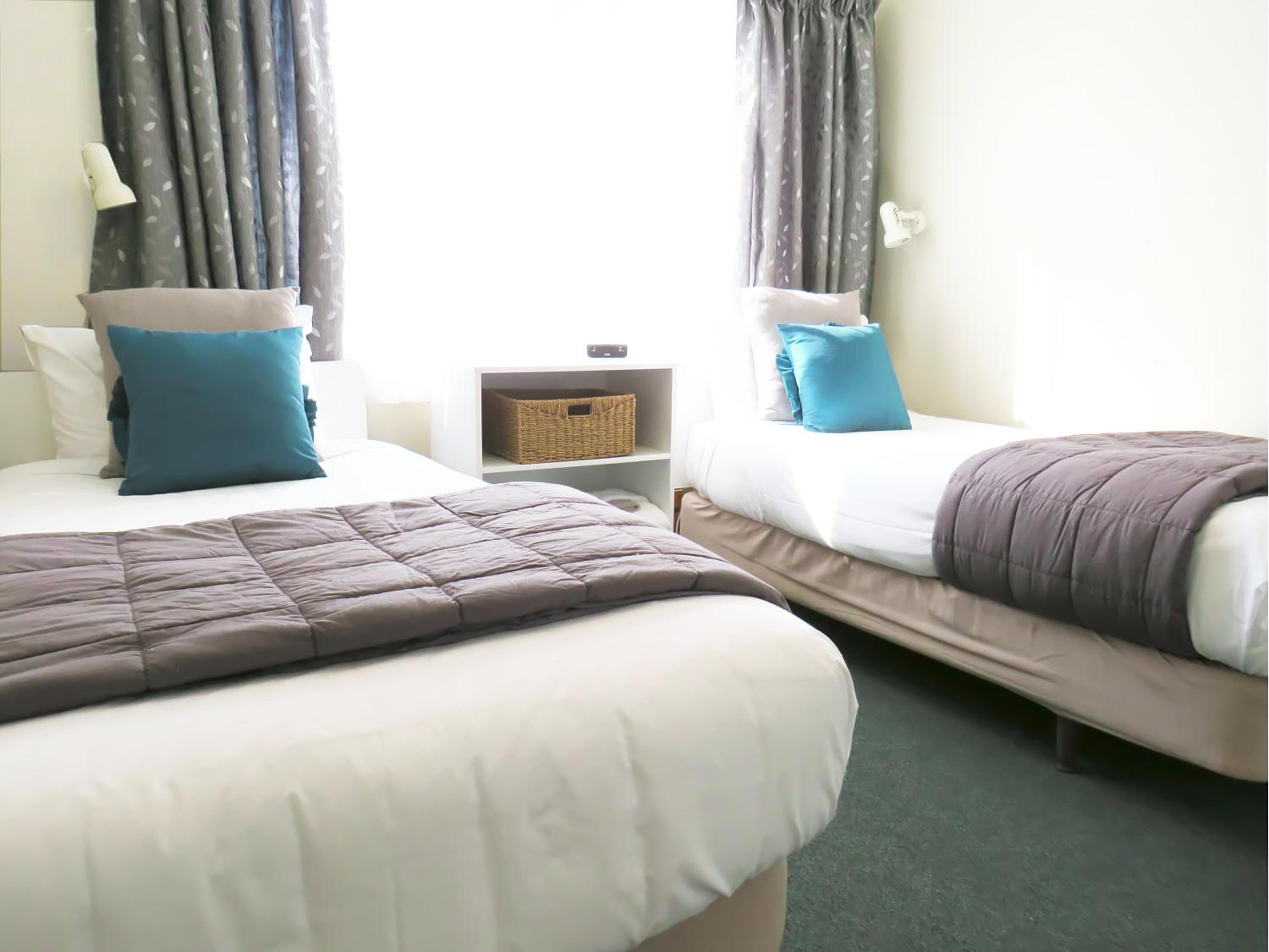 Almond Court Motel