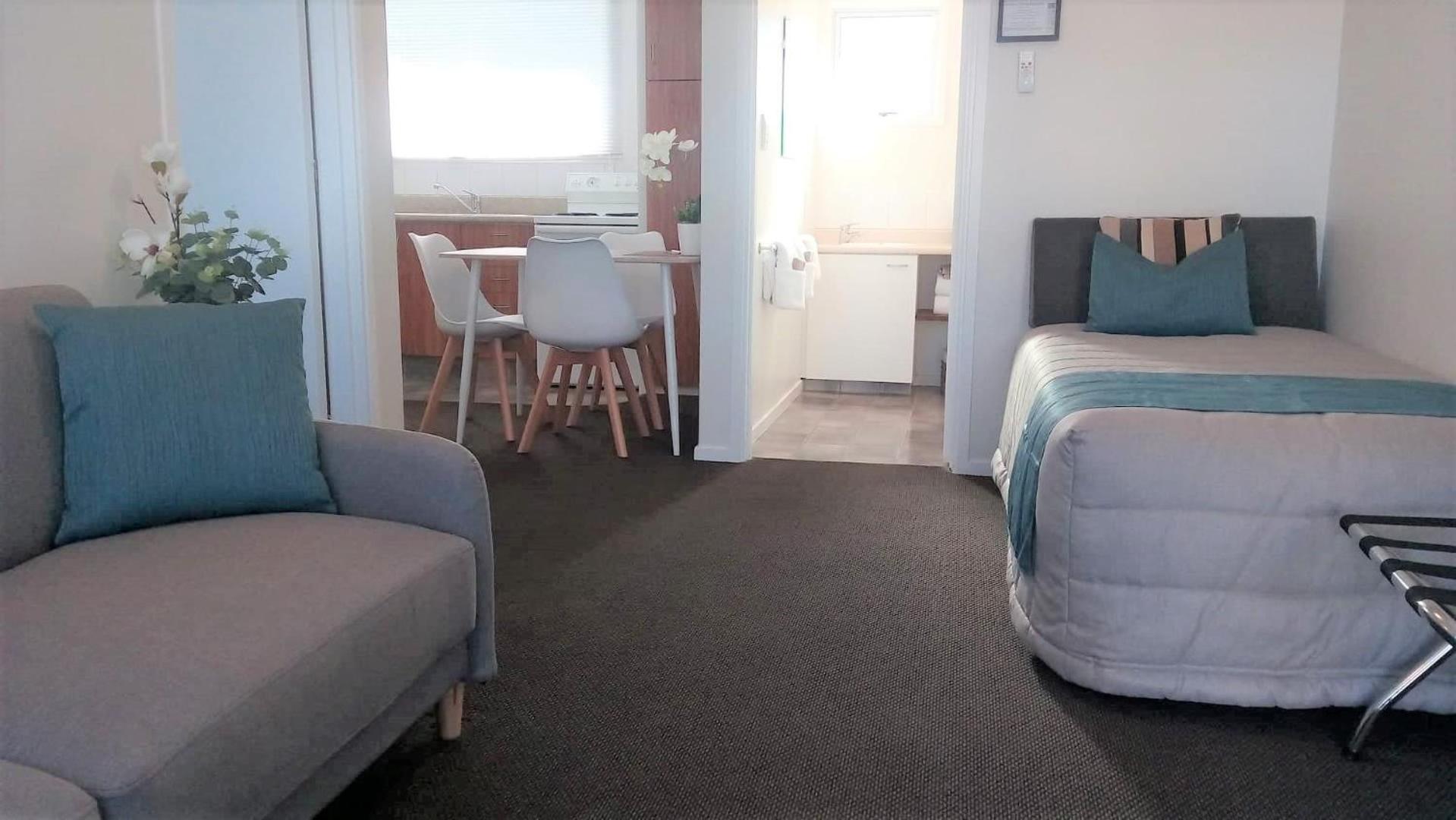 Almond Court Motel
