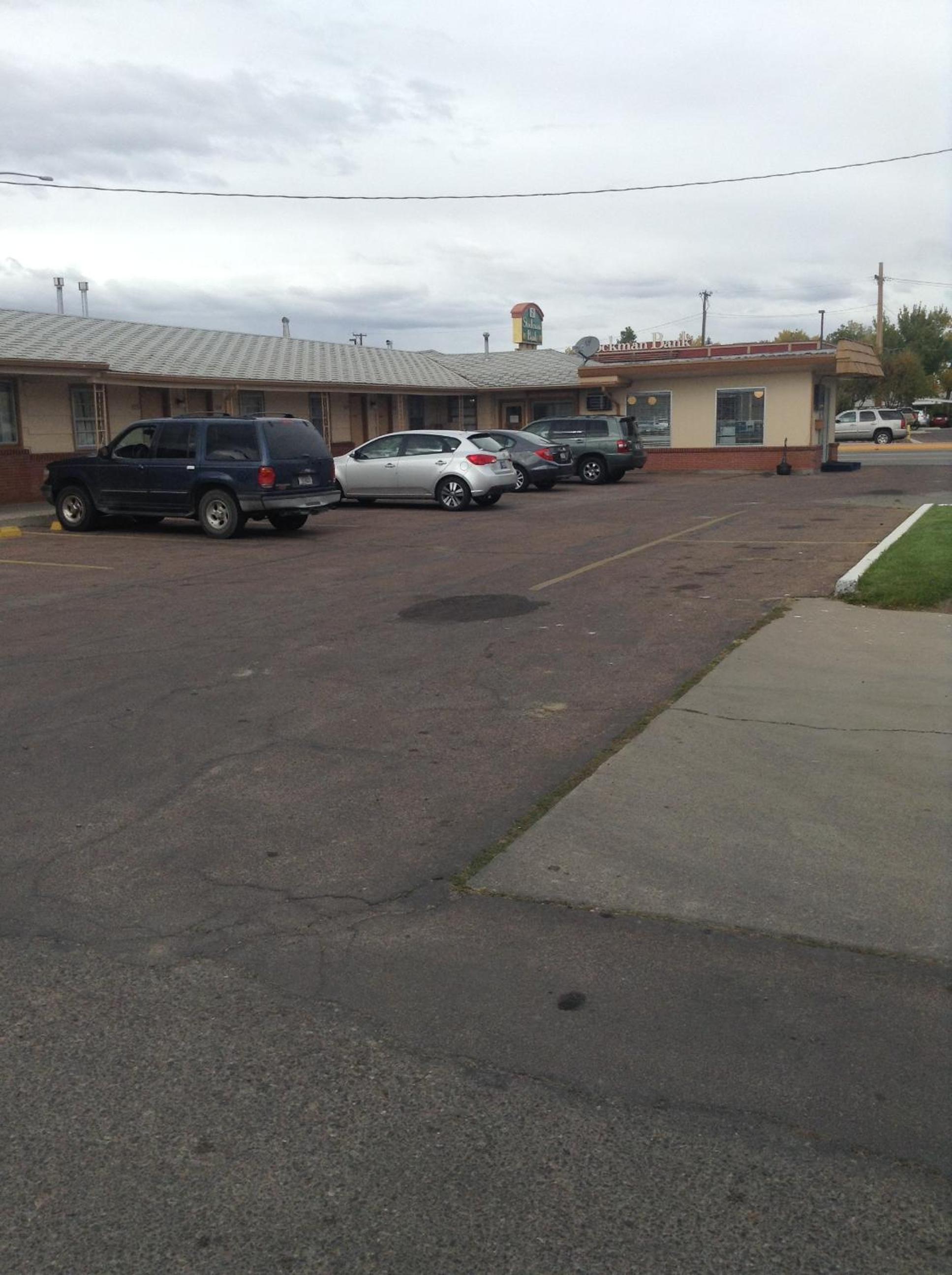 Ski's Western Motel