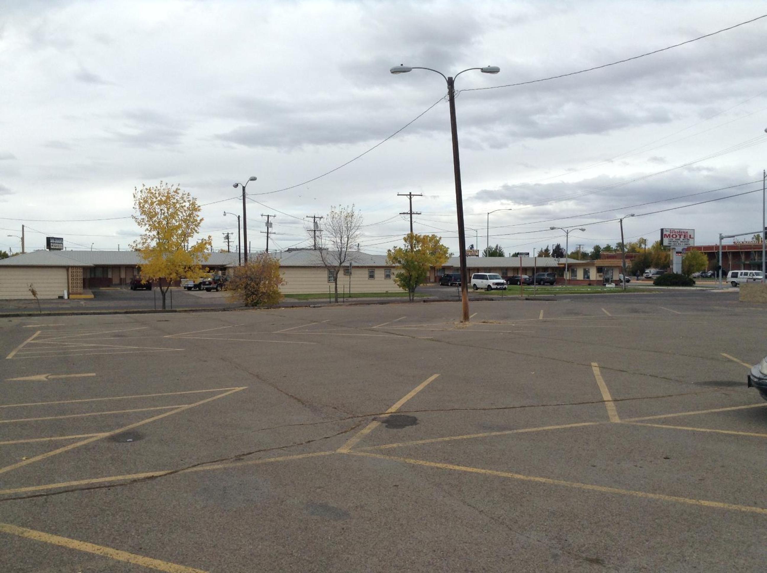 Ski's Western Motel