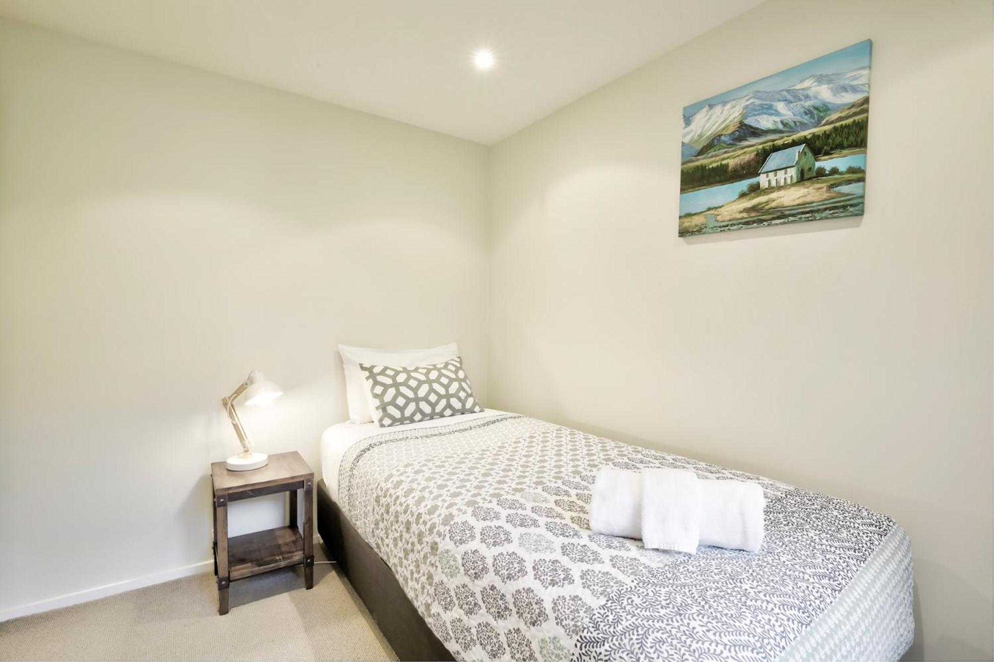 Coronet View - Family home with BBQ close to town view 5