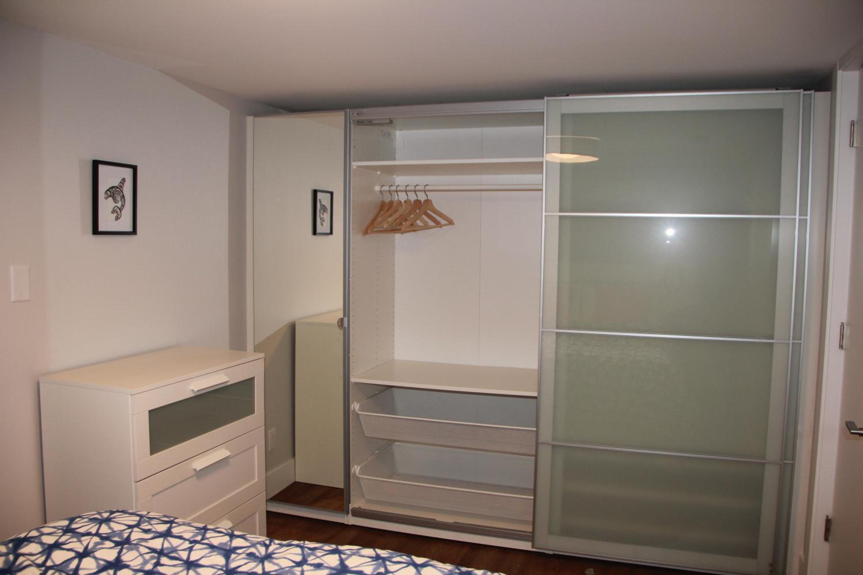 HiddenGem-private modern suite on trendy Main St