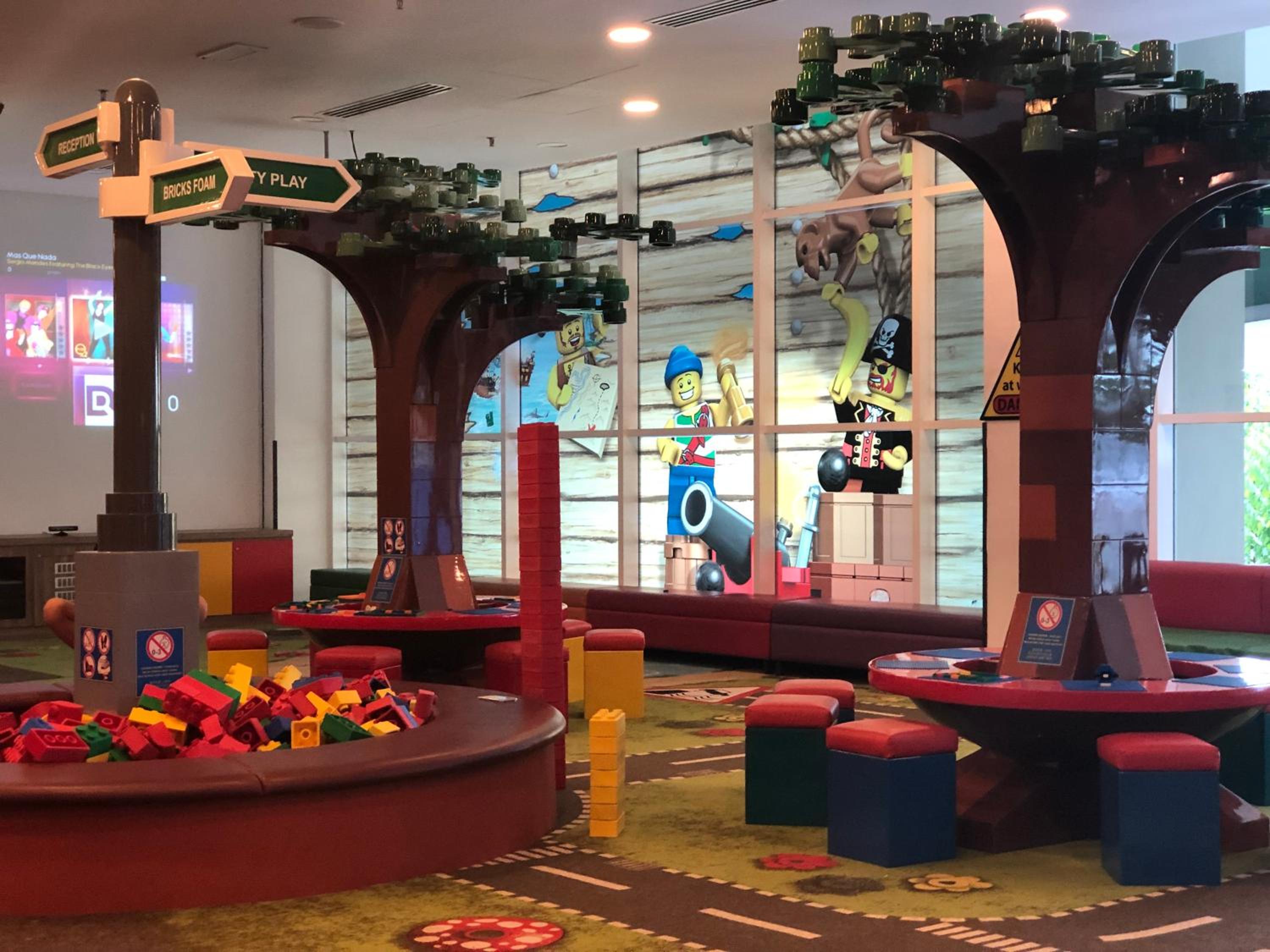 Legoland & Educity at BuYiYang Homestay