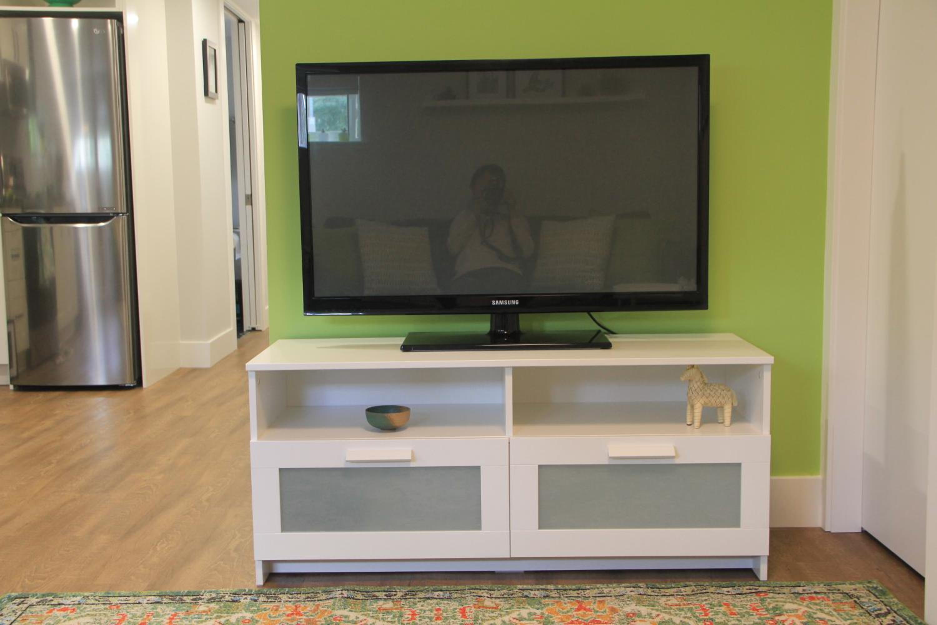 HiddenGem-private modern suite on trendy Main St
