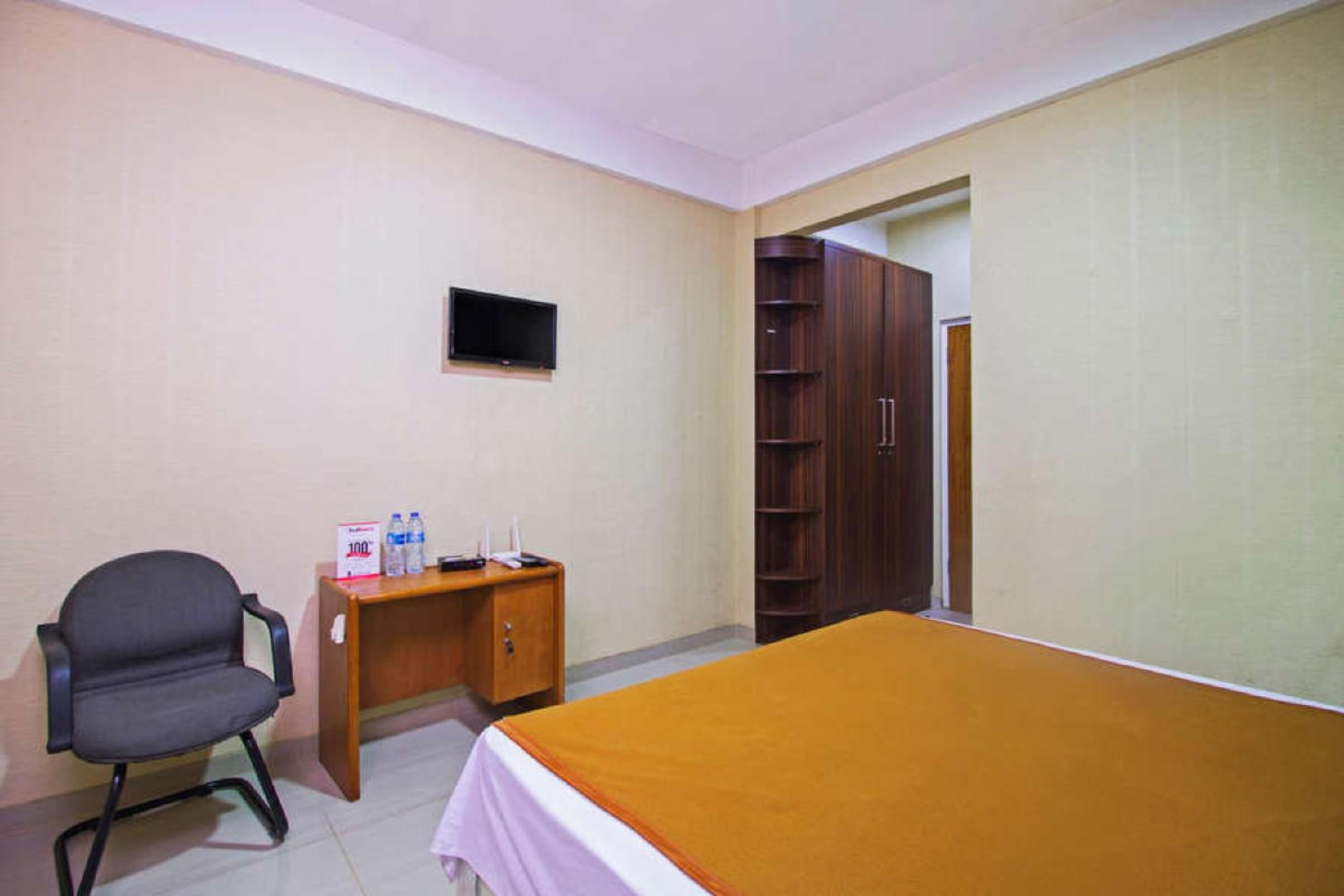 RedDoorz near Cilandak Town Square