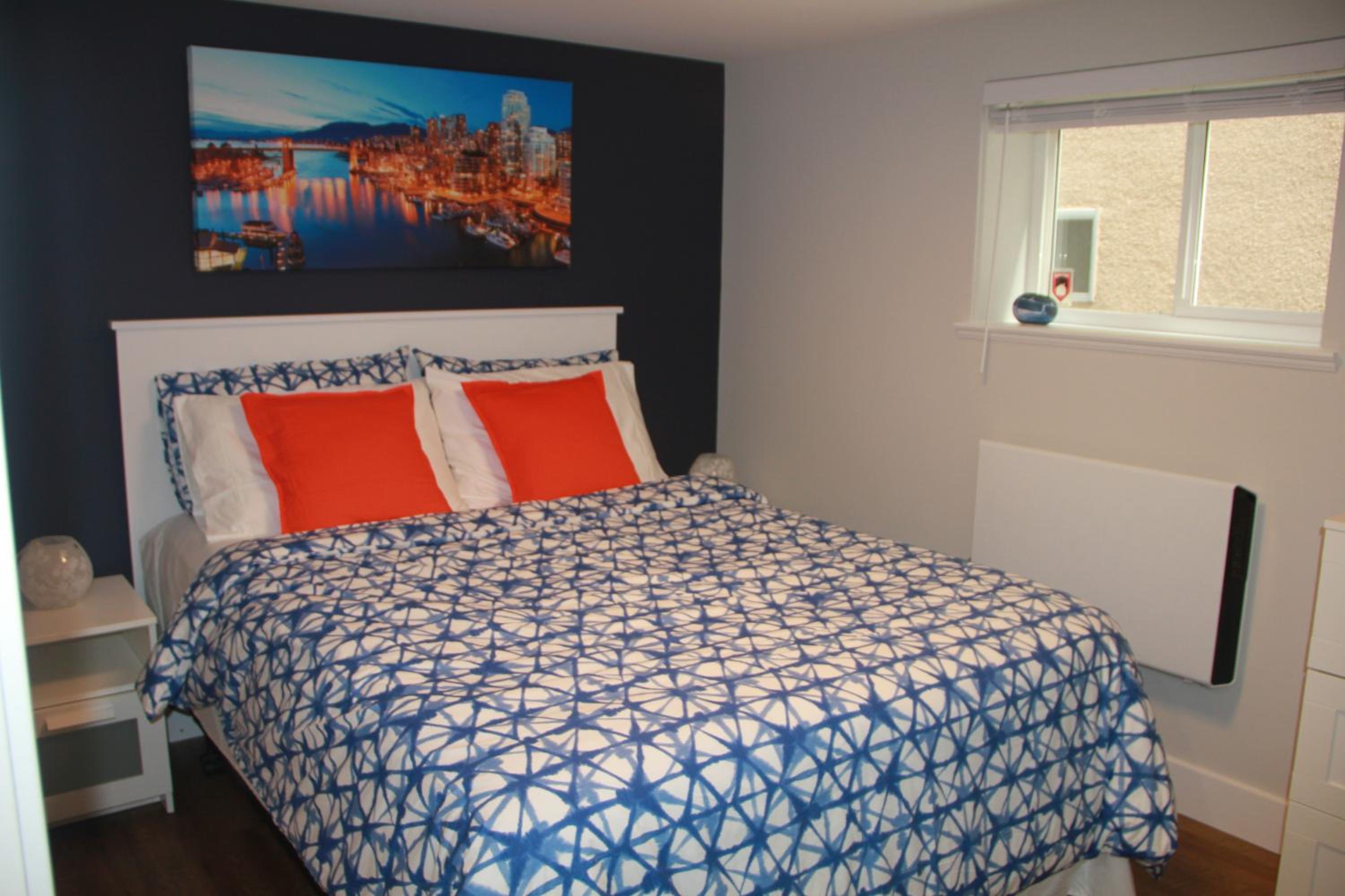 HiddenGem-private modern suite on trendy Main St
