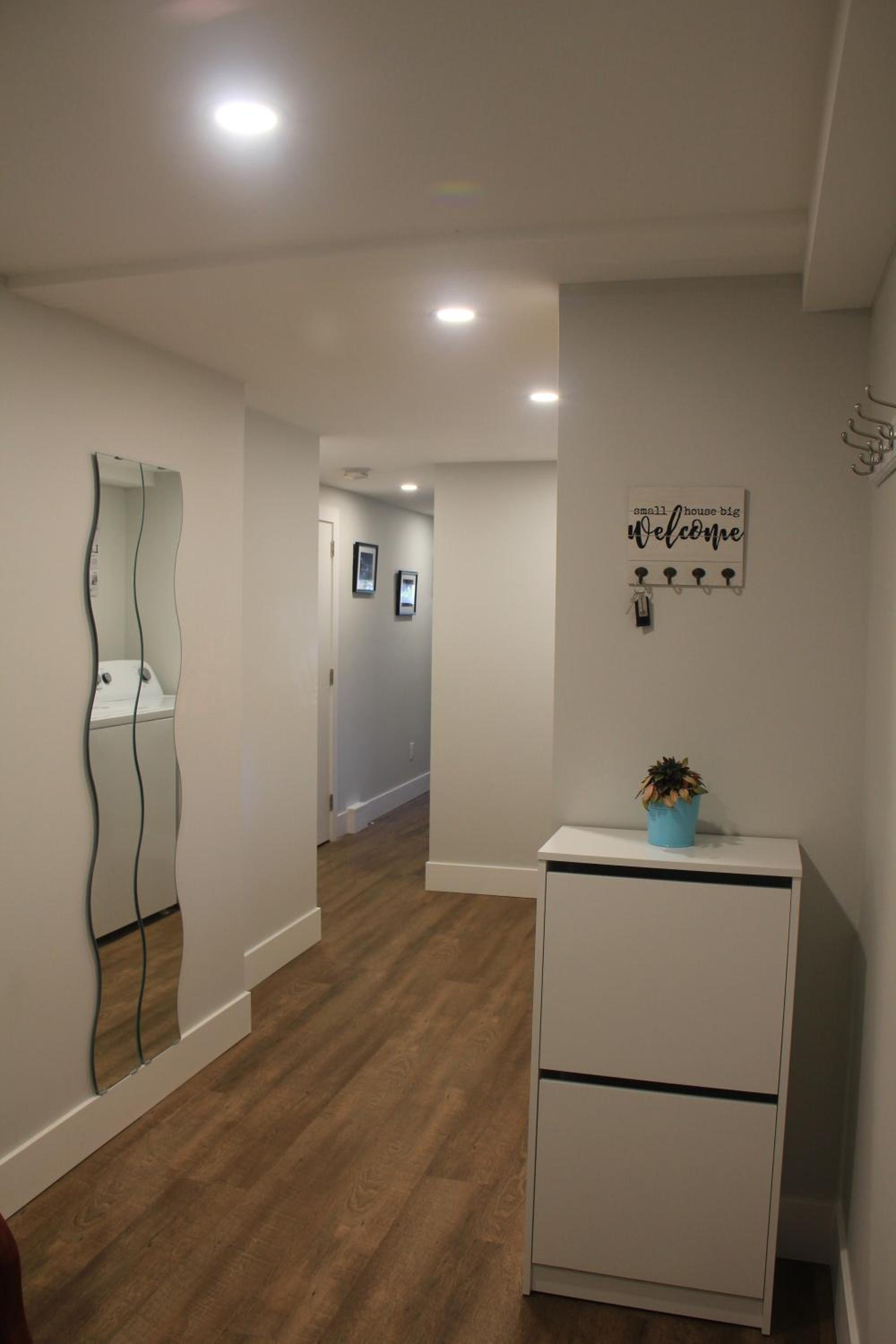 HiddenGem-private modern suite on trendy Main St