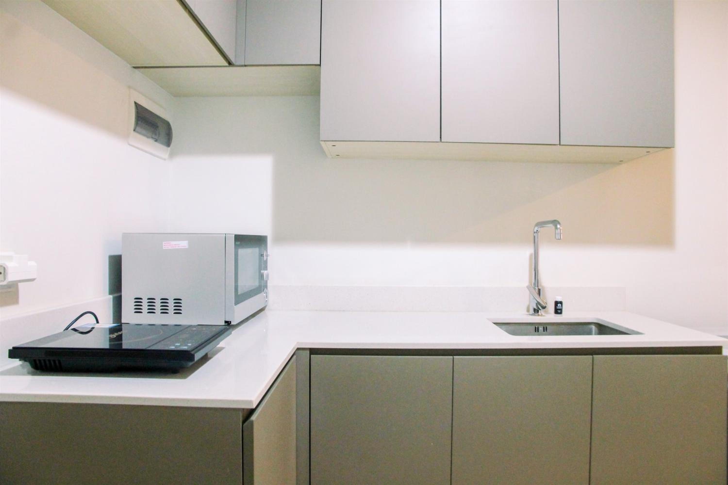 Wonderful 2BR at Gold Coast Apartment Pantai Indah Kapuk By Travelio view 3
