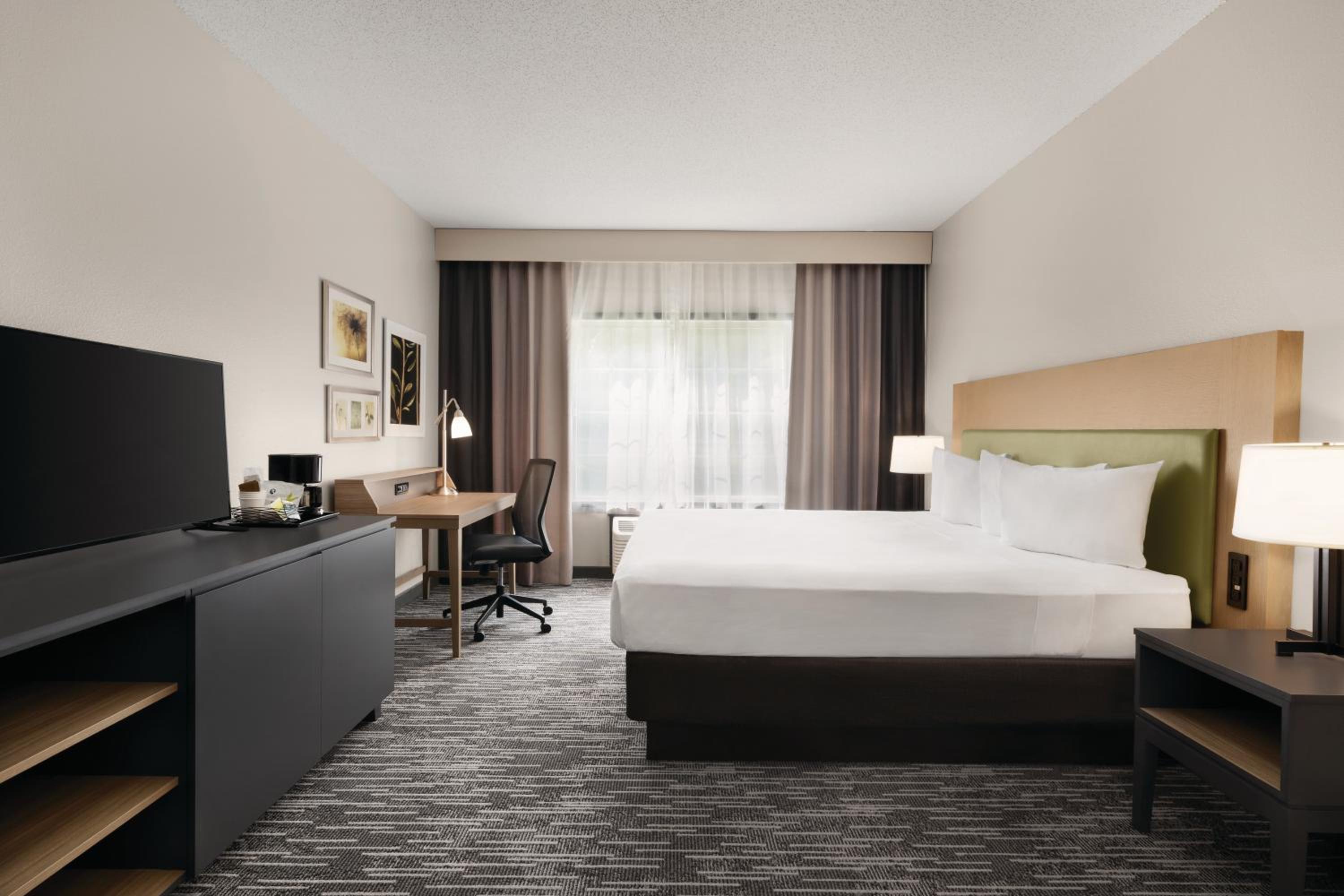 Country Inn & Suites by Radisson, Detroit Lakes, MN