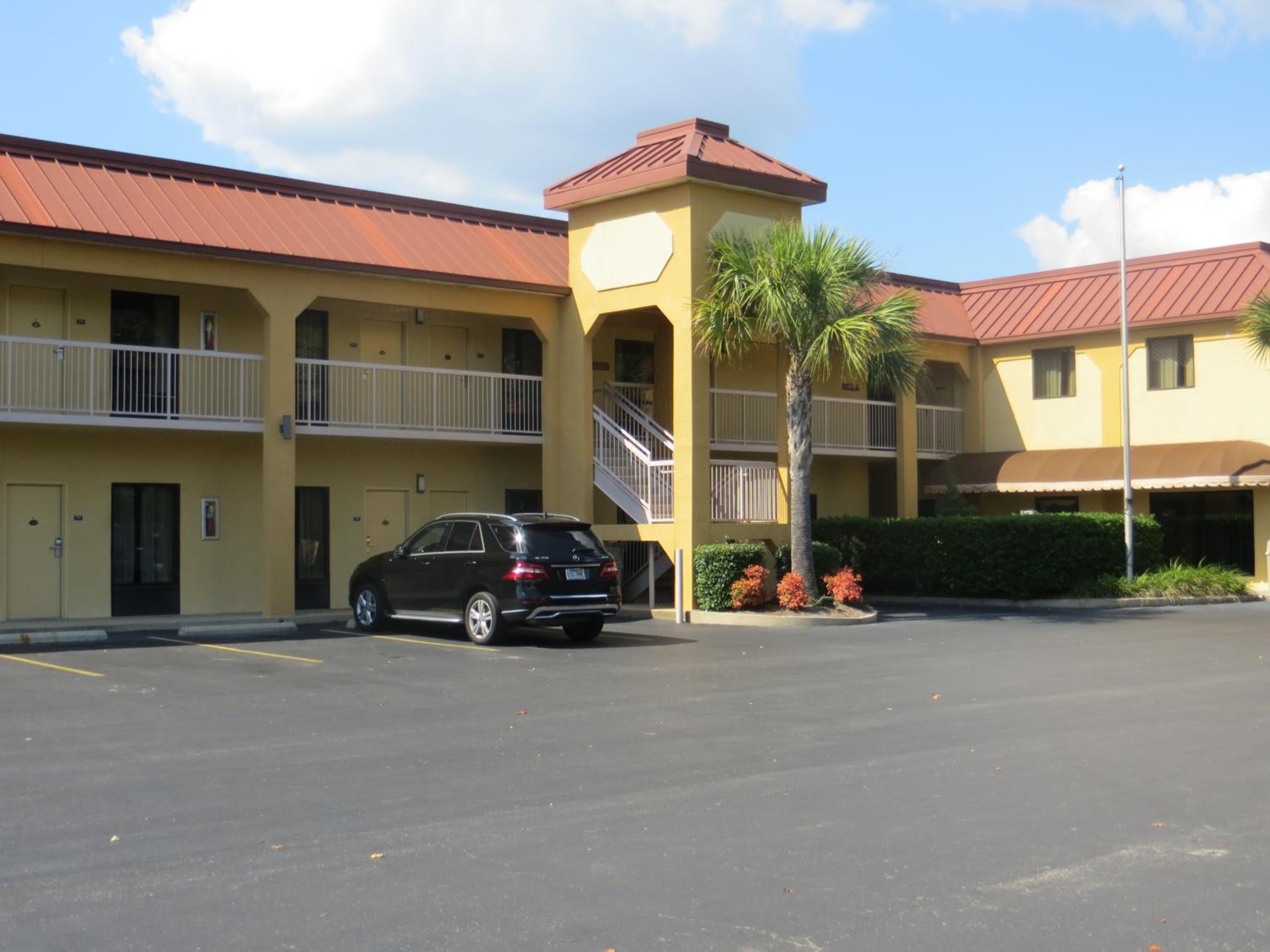 Fairview Inn & Suites Mobile view 3