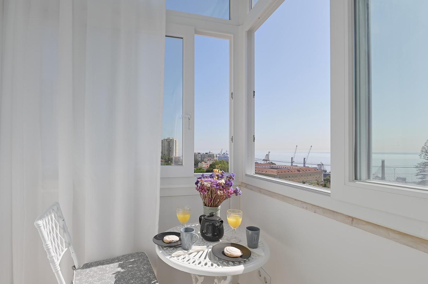 MyPlaceLisbon - Tágides River View photo 4
