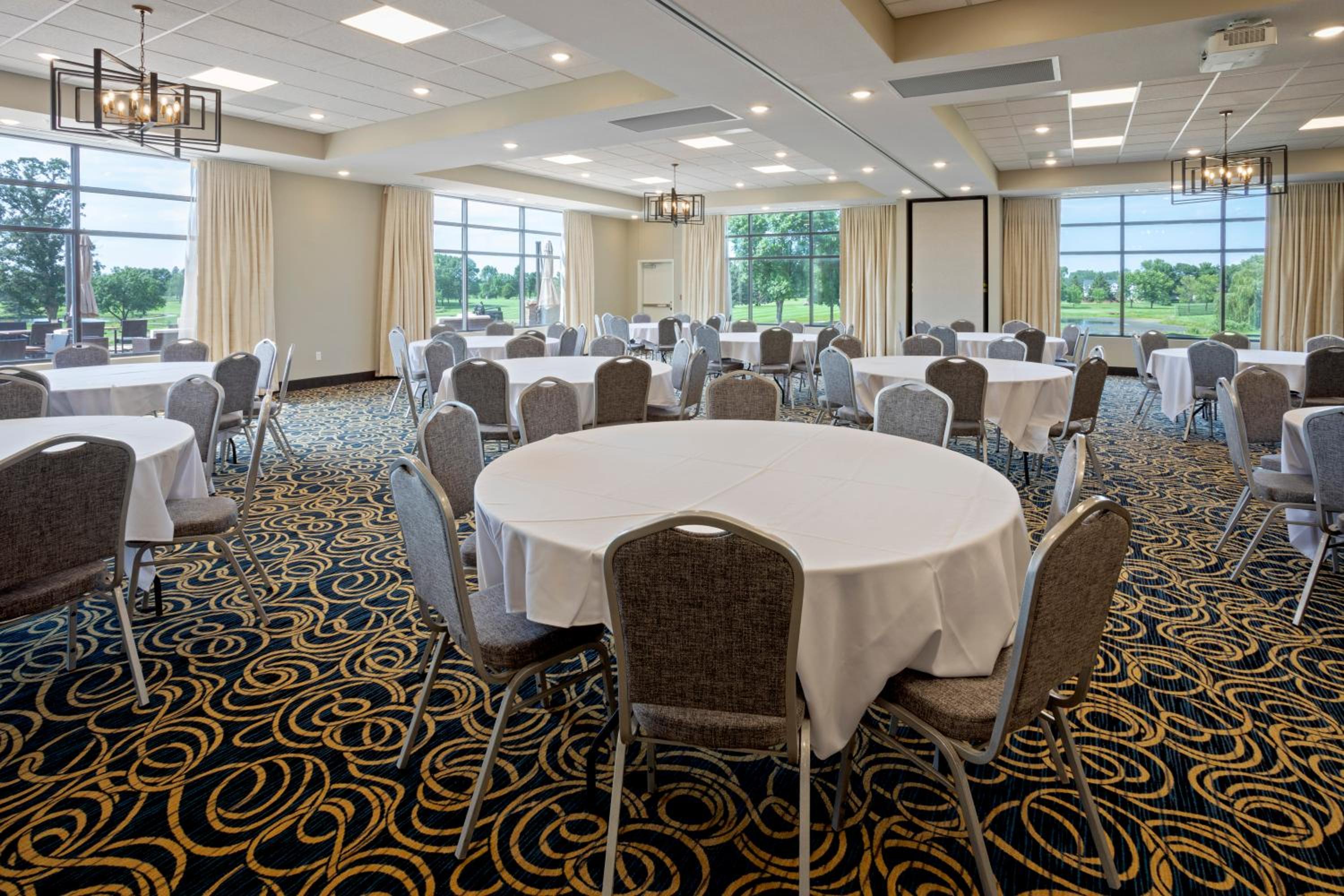 Little Crow Hotel & Conference, Trademark by Wyndham, Photo 3
