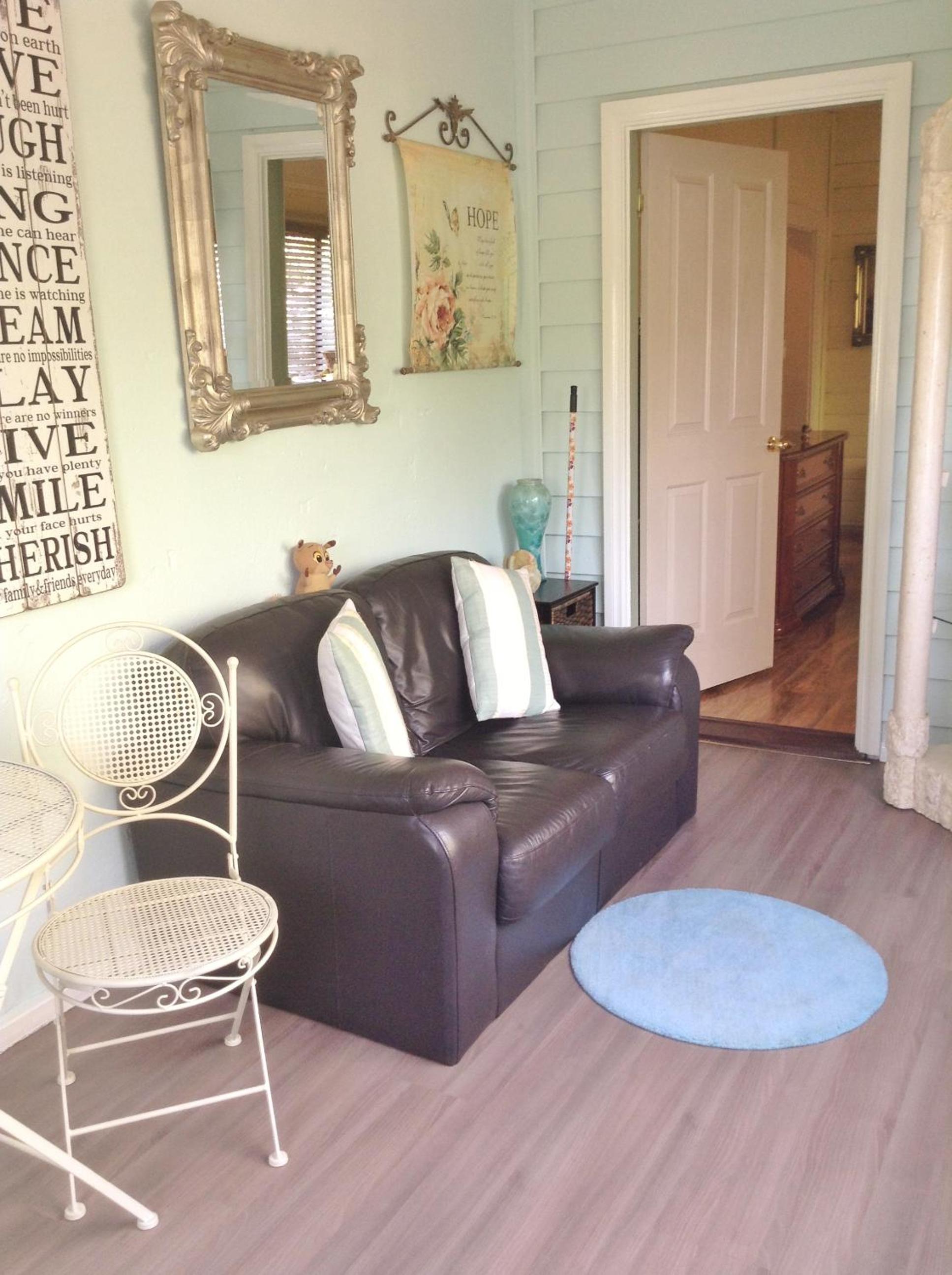 Must Love Dogs B&B & Self Contained Cottage