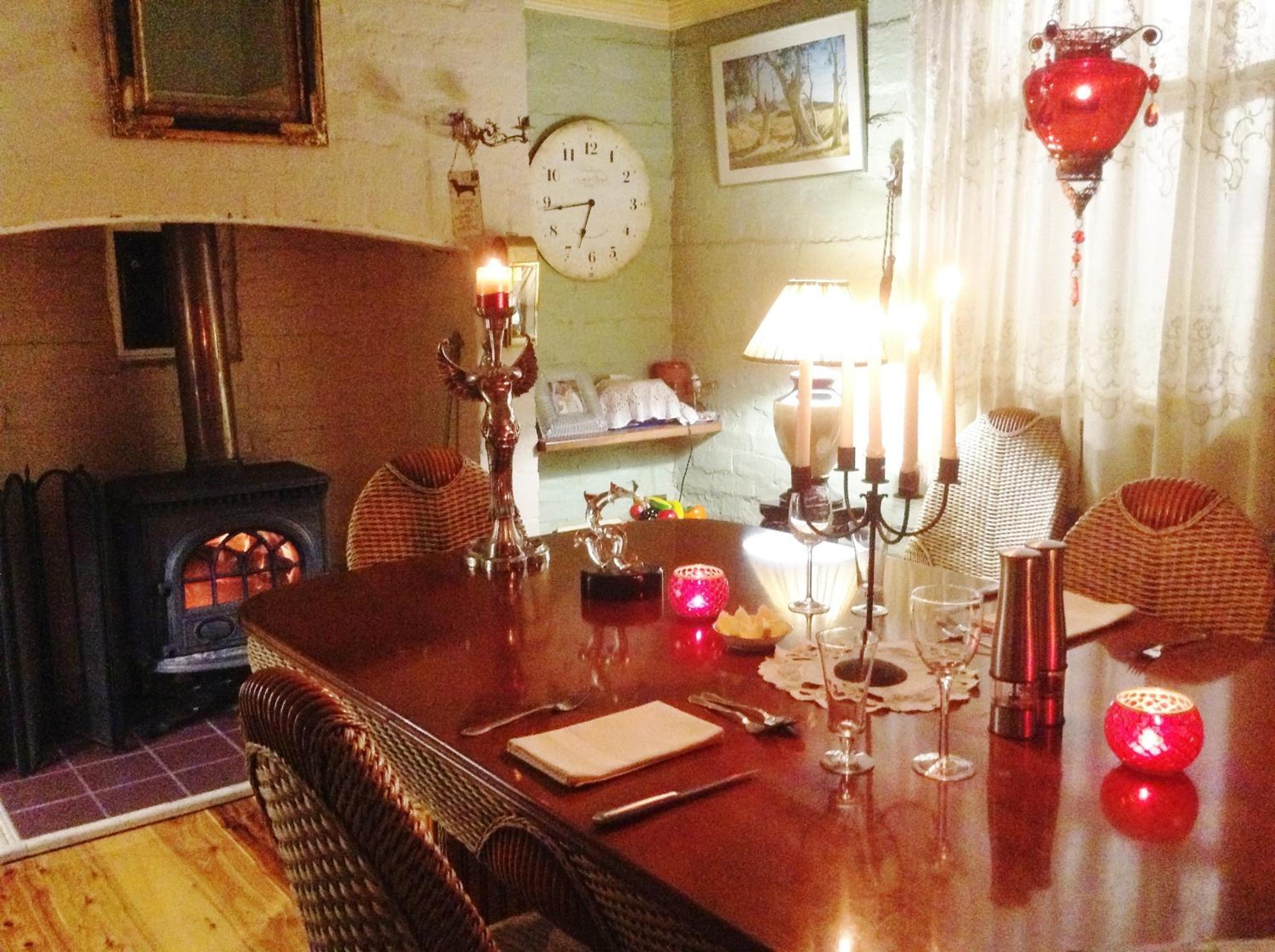 Must Love Dogs B&B & Self Contained Cottage