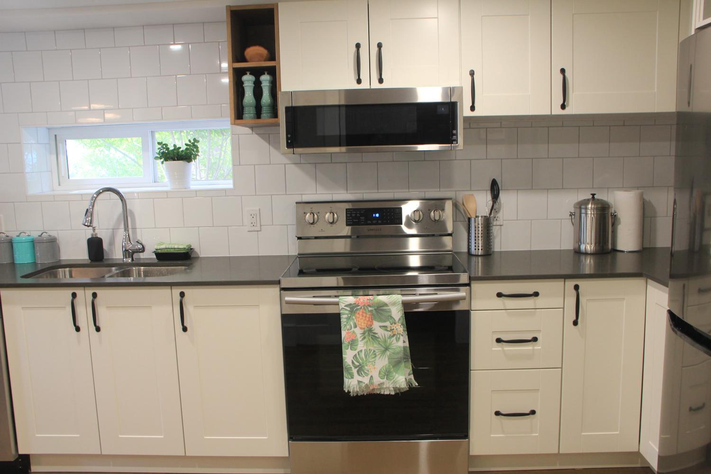HiddenGem-private modern suite on trendy Main St