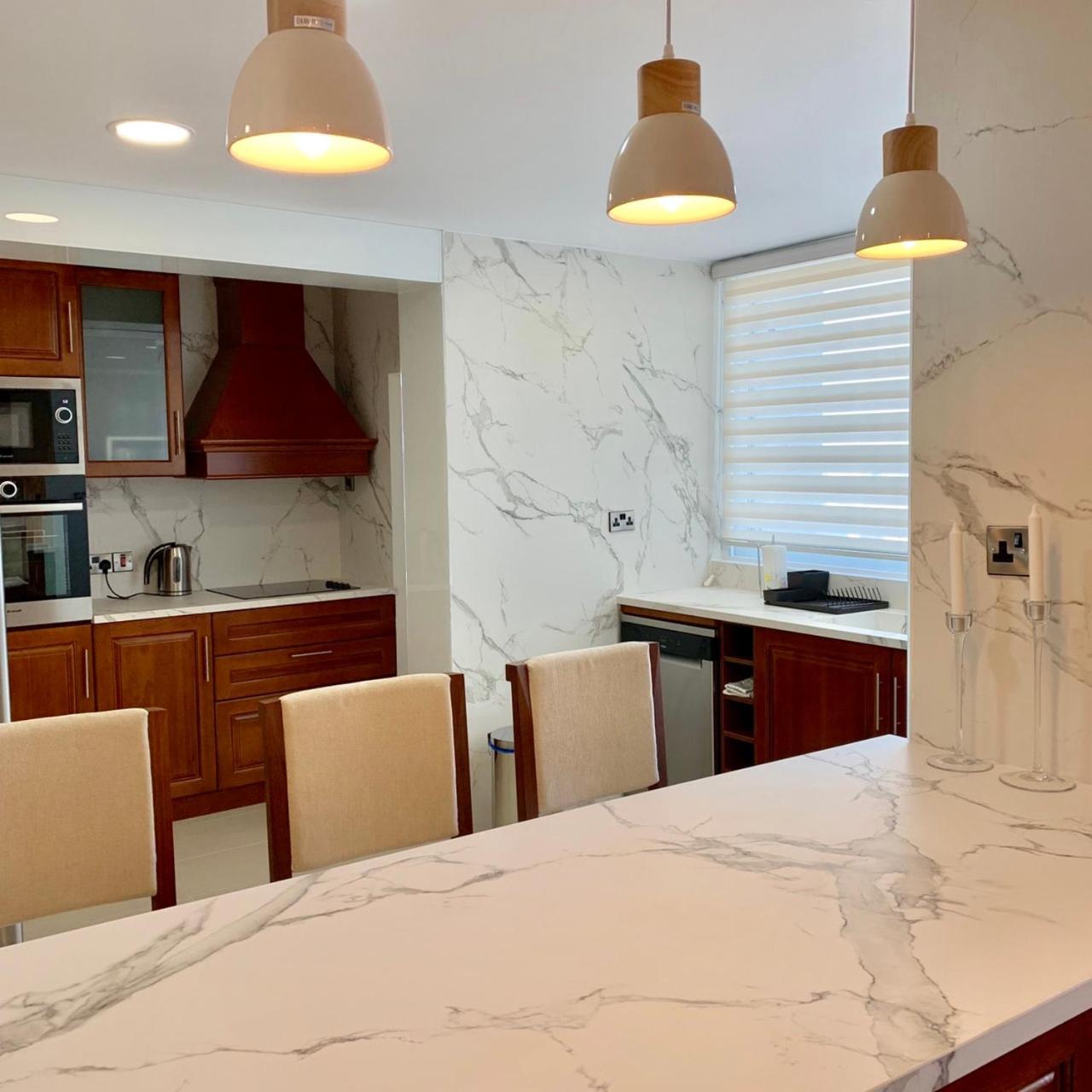 Modern 2 bed room large apartment view 3