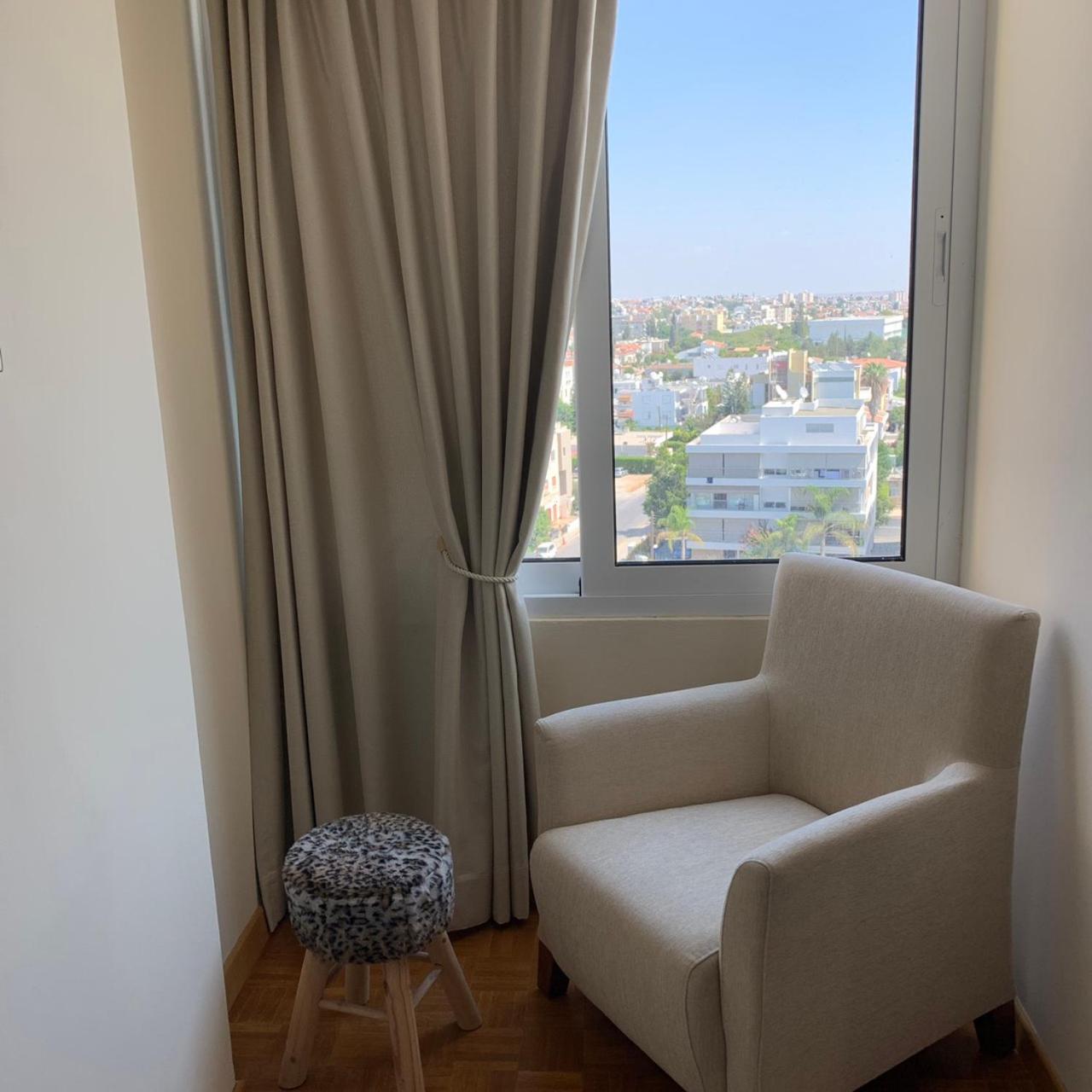 Modern 2 bed room large apartment view 5