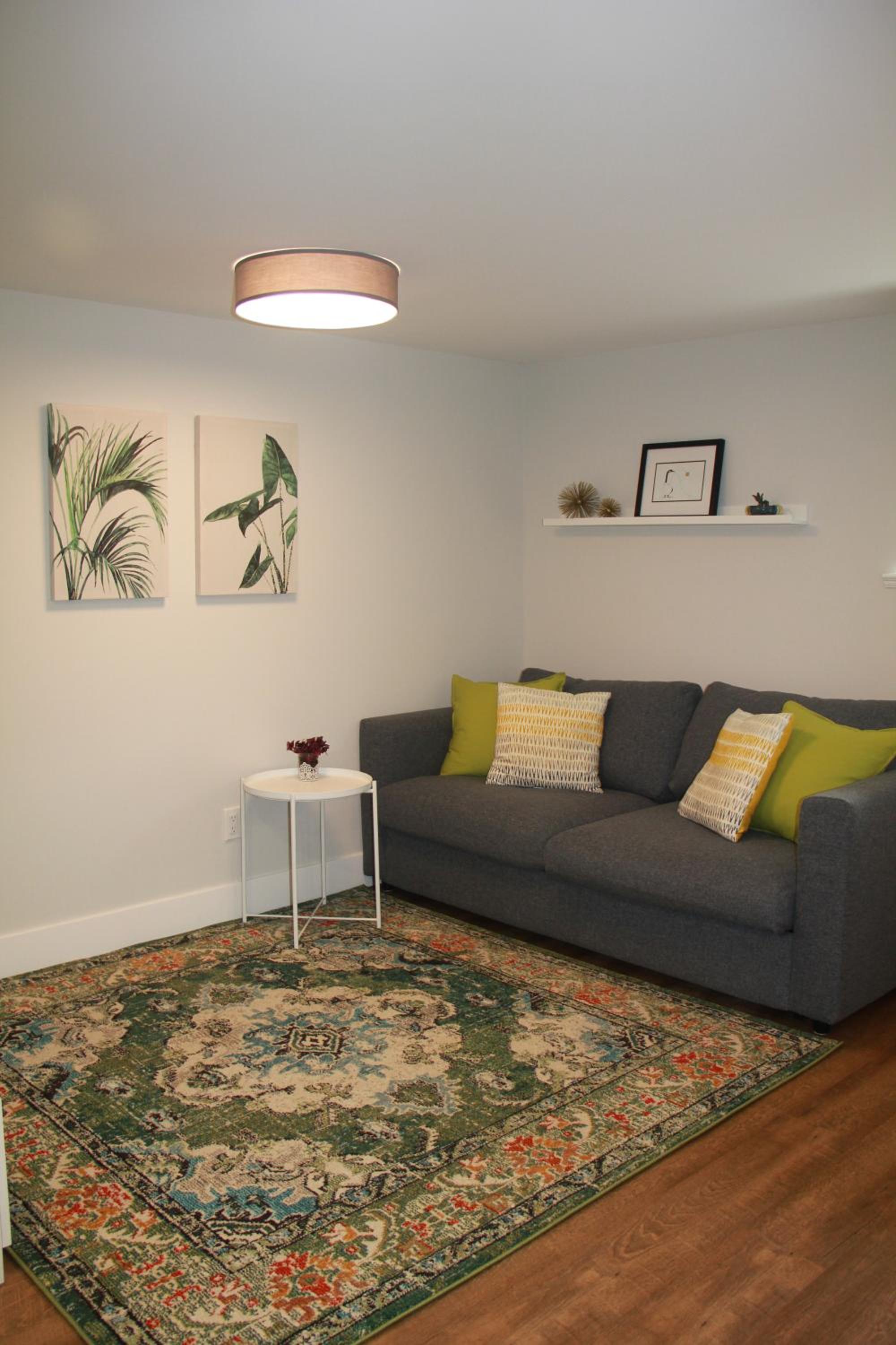 HiddenGem-private modern suite on trendy Main St