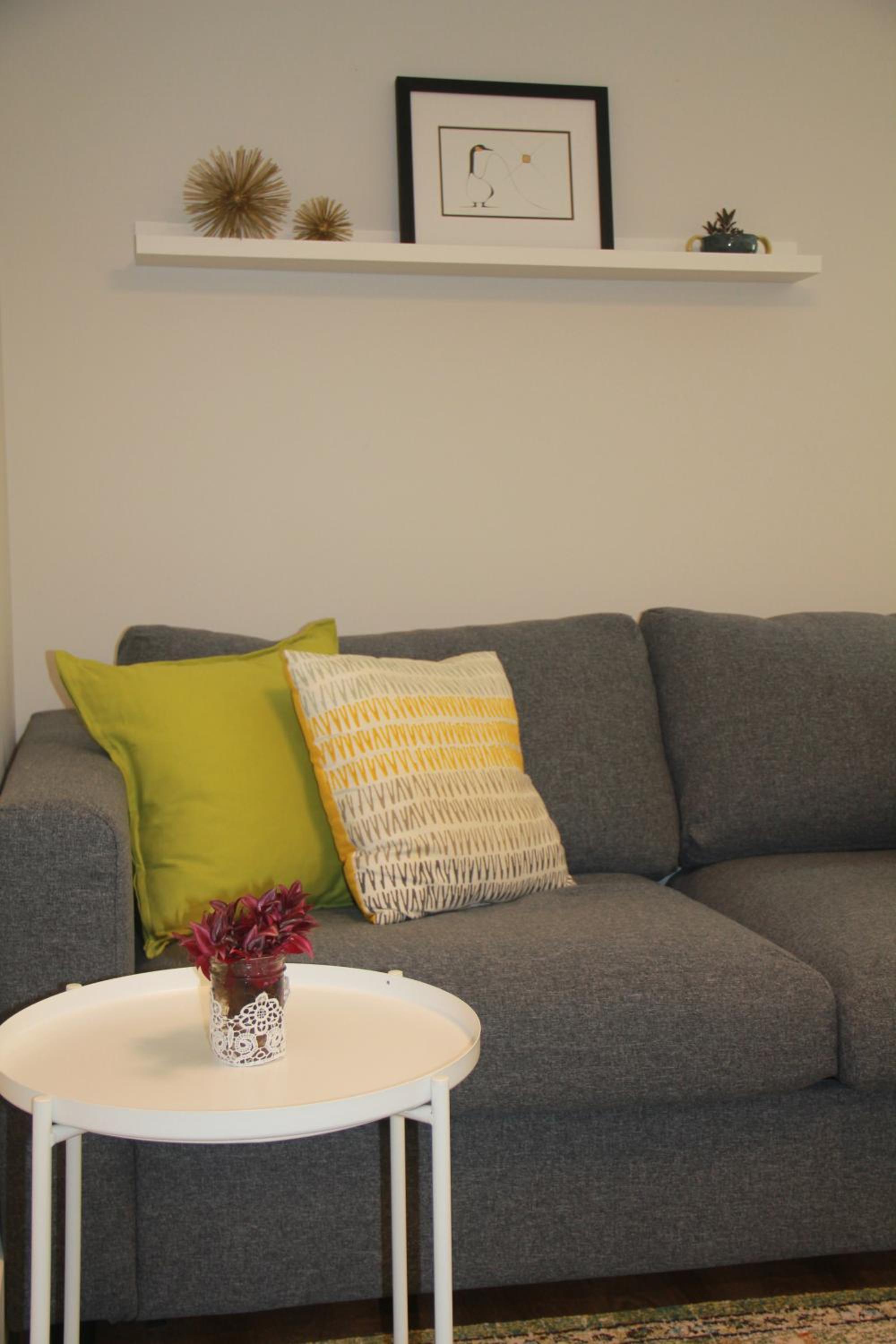 HiddenGem-private modern suite on trendy Main St