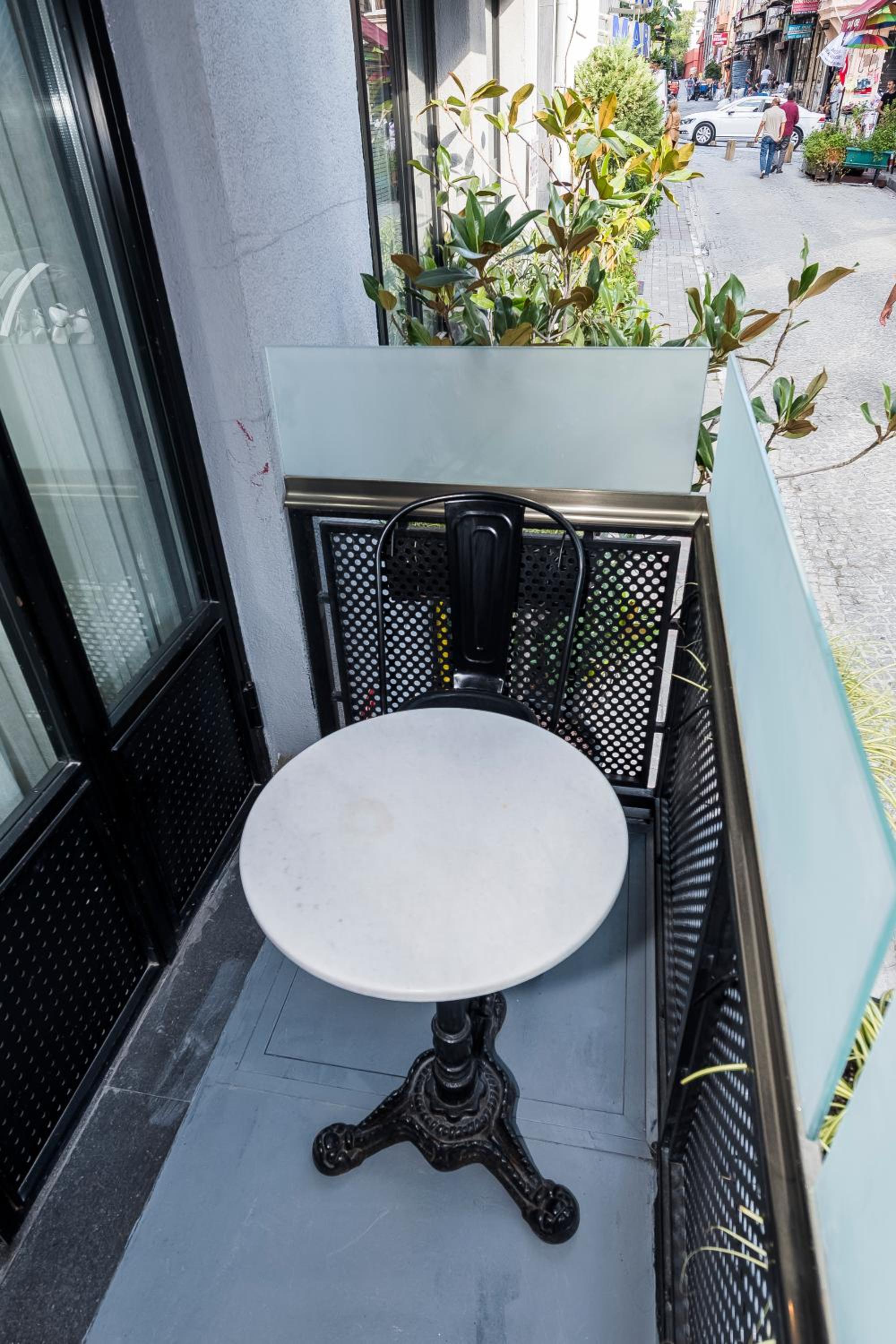BGuest Hotel & Residence