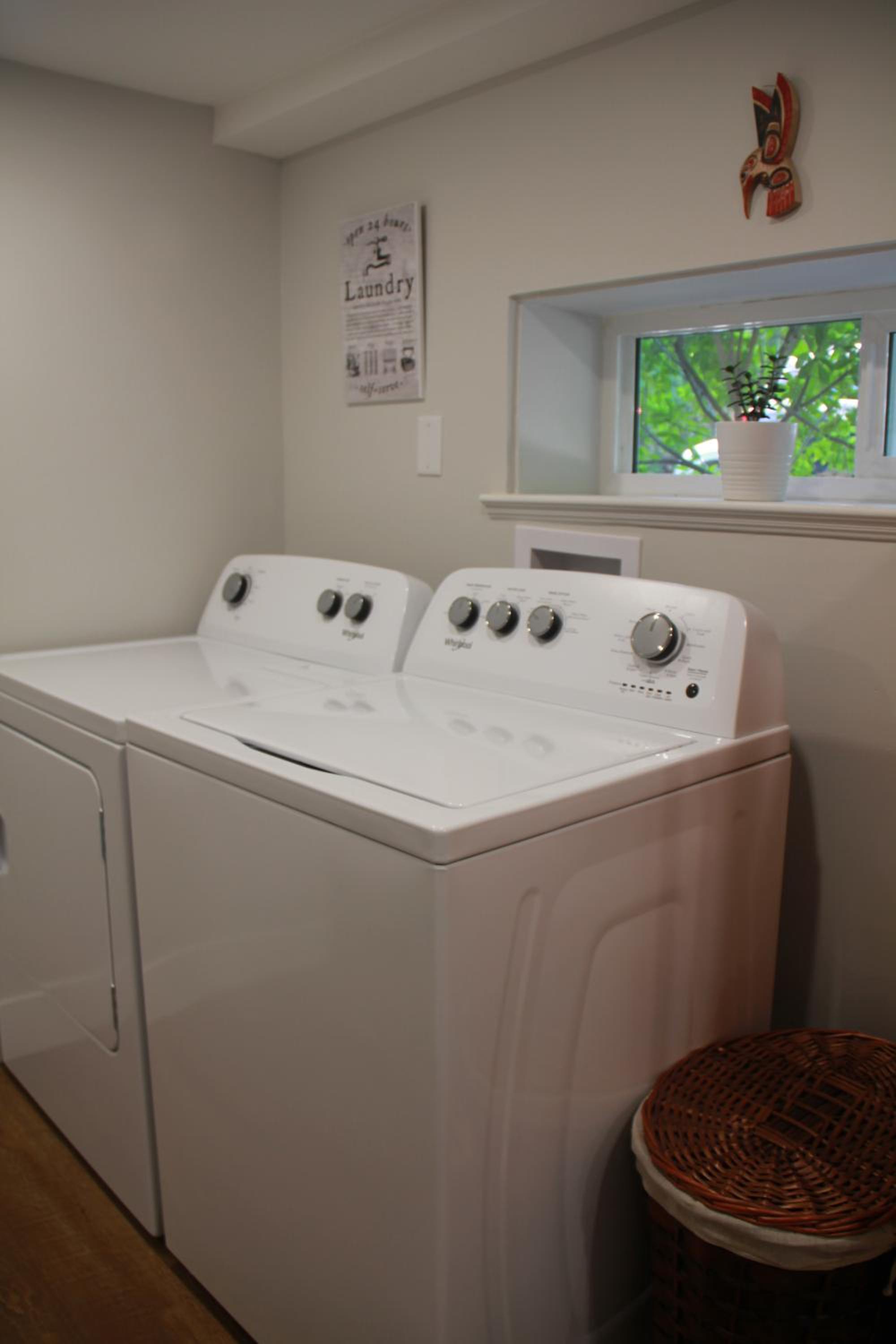 HiddenGem-private modern suite on trendy Main St
