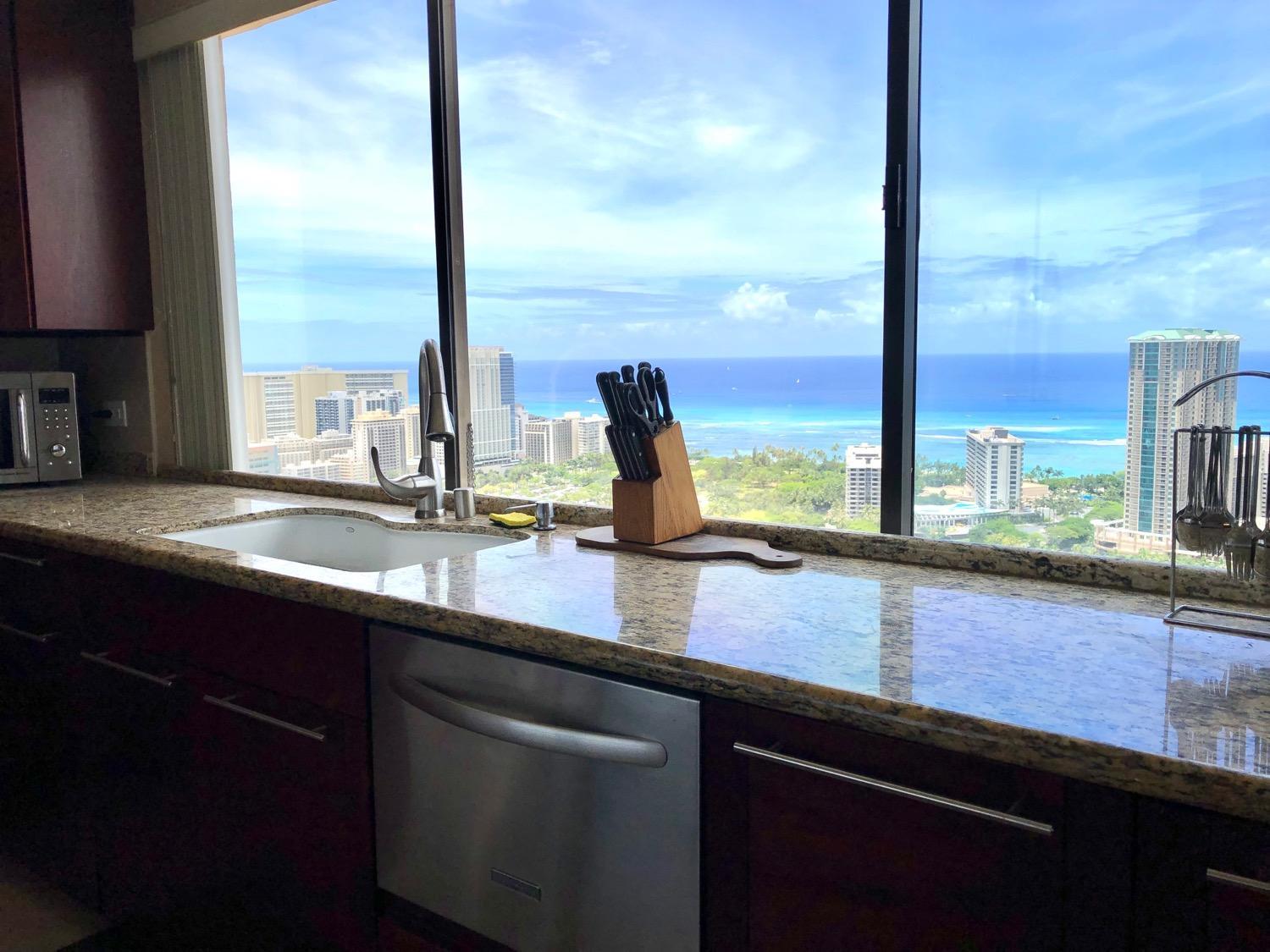 Hawaiian Monarch Penthouse 3bedroom view 3