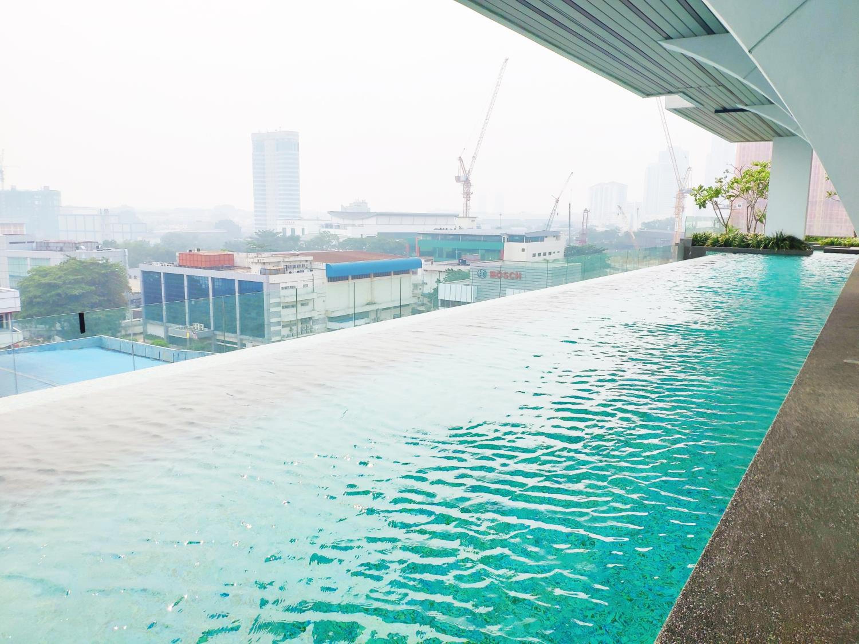 5-Star Apartment + Infinity Pool, 4 pax, 1 min to Jaya One photo 1