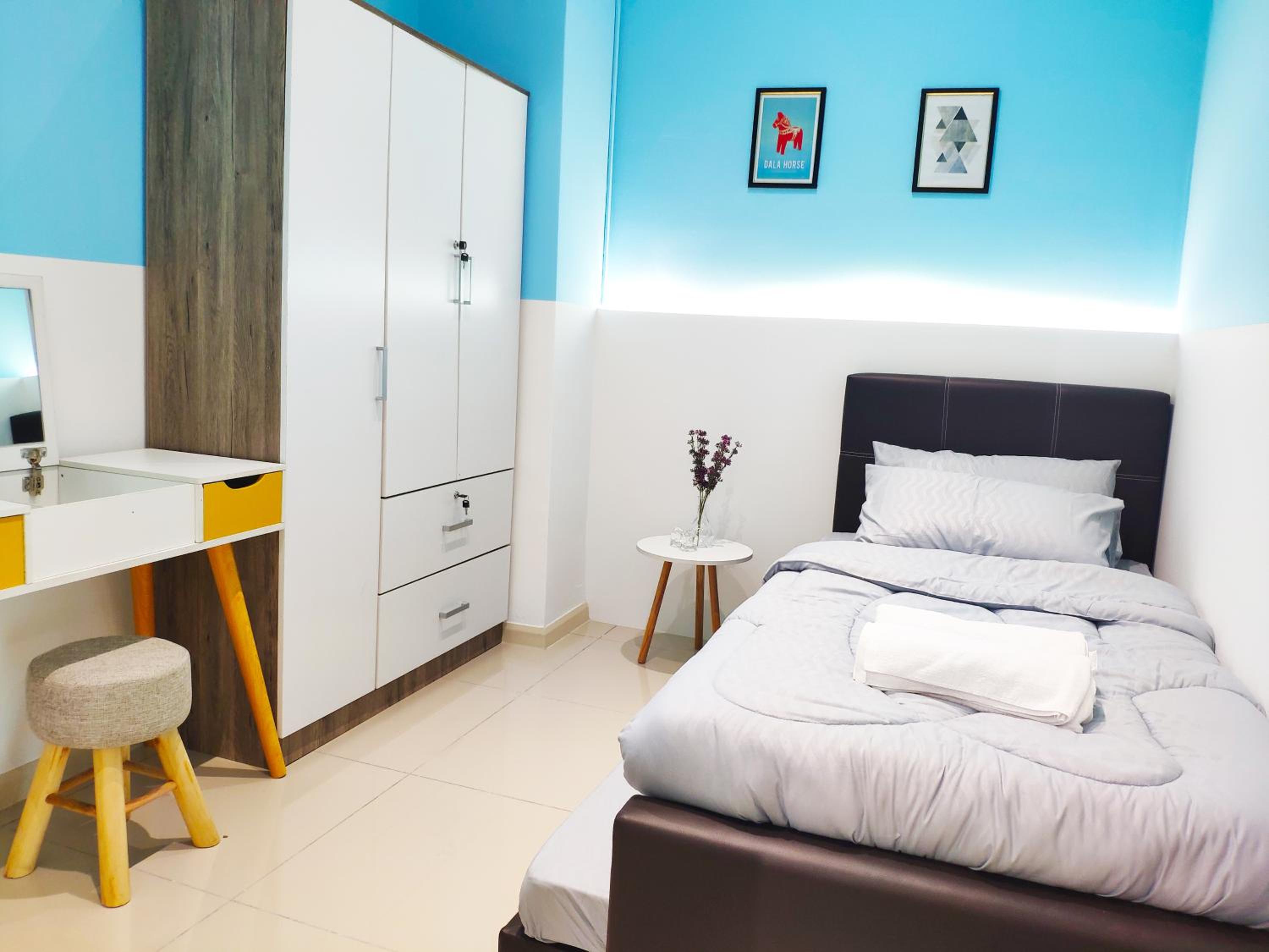 5-Star Apartment + Infinity Pool, 4 pax, 1 min to Jaya One view 5