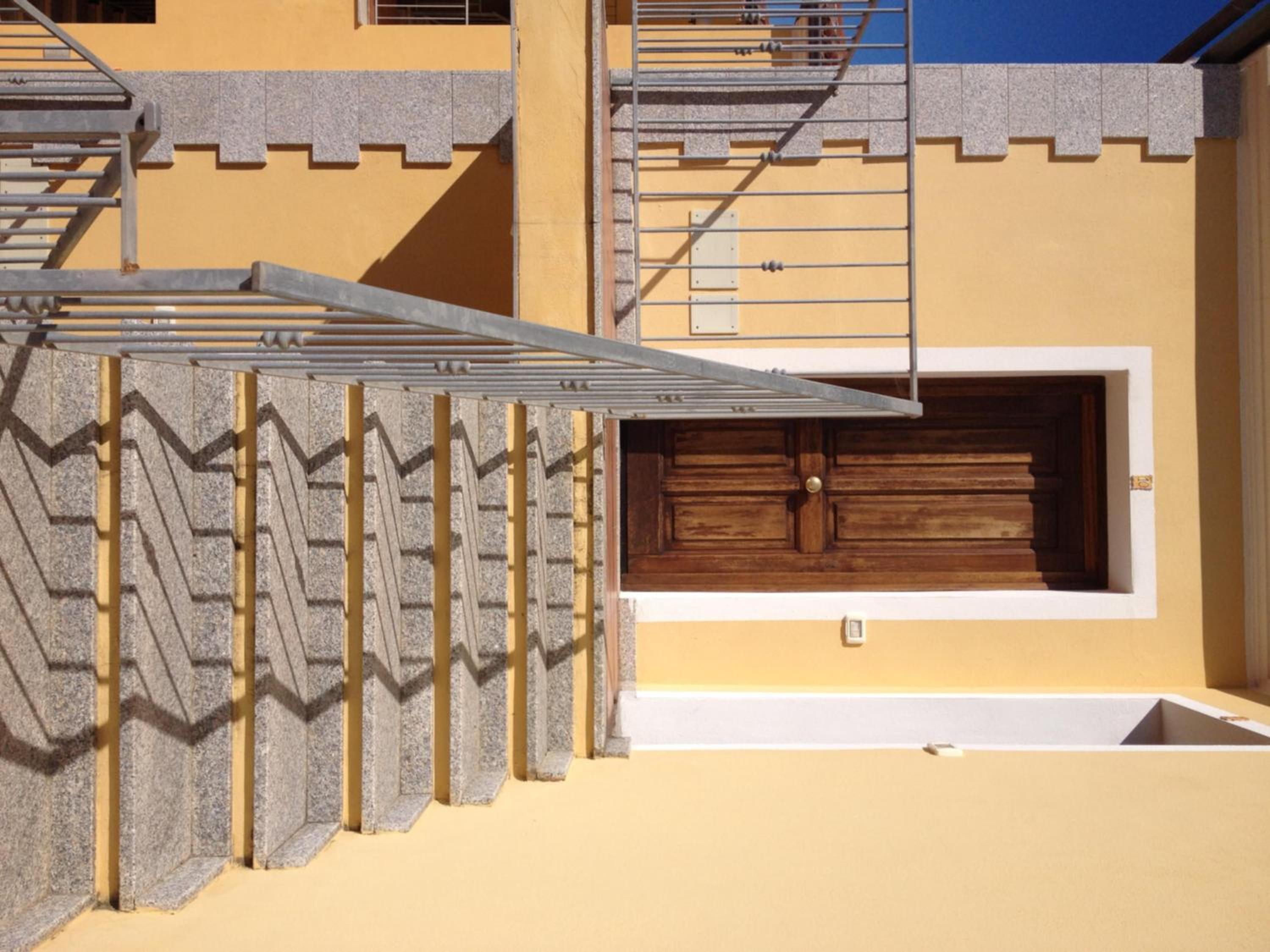 Modern 1 bed apartment sleep 3 sea view only 700mt from sea
