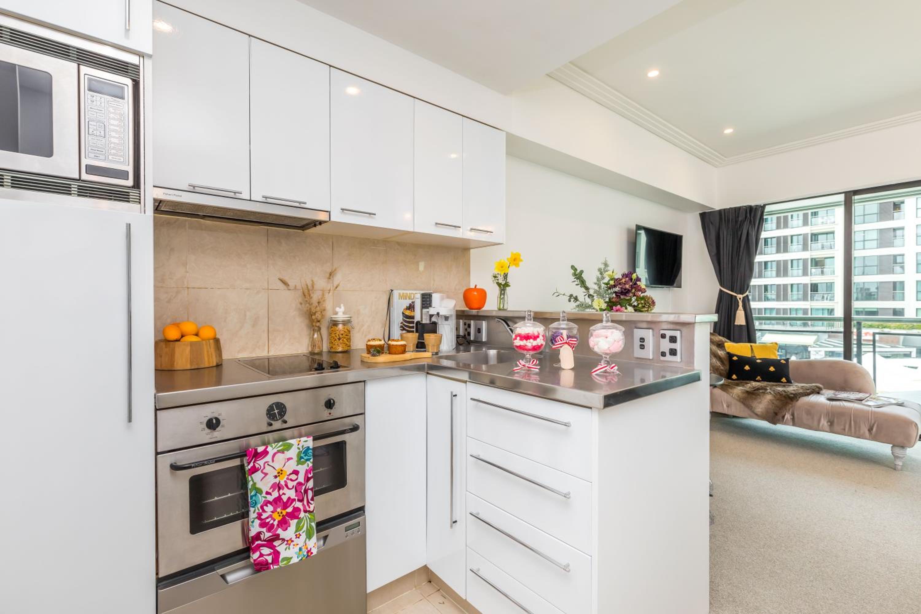 Luxury Waterfront Escape Best Location Auckland view 2
