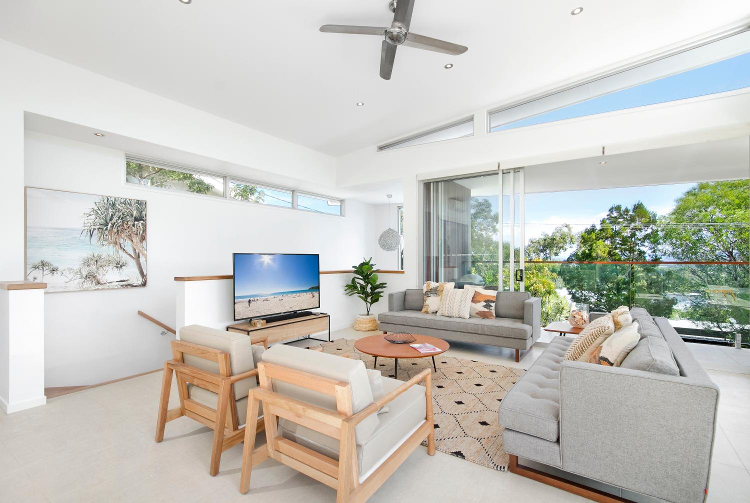 Stunning Views, Private Pool Near Hastings St