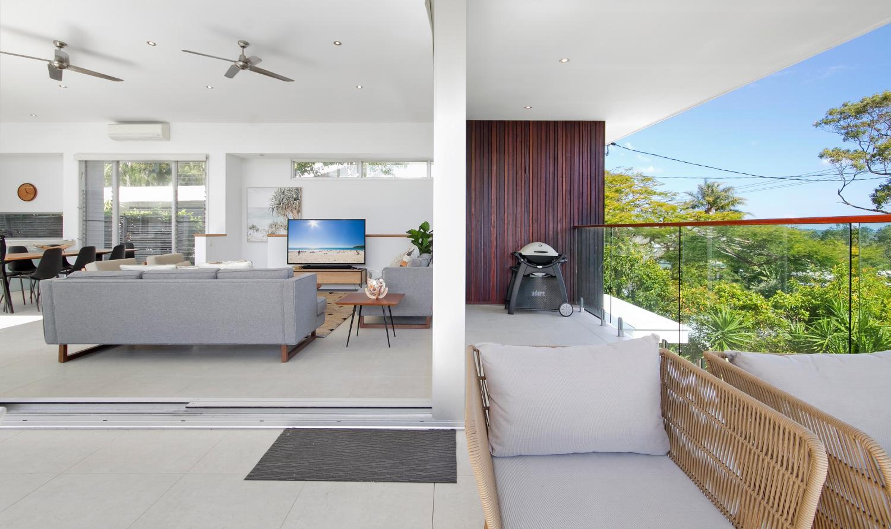 Stunning Views, Private Pool Near Hastings St