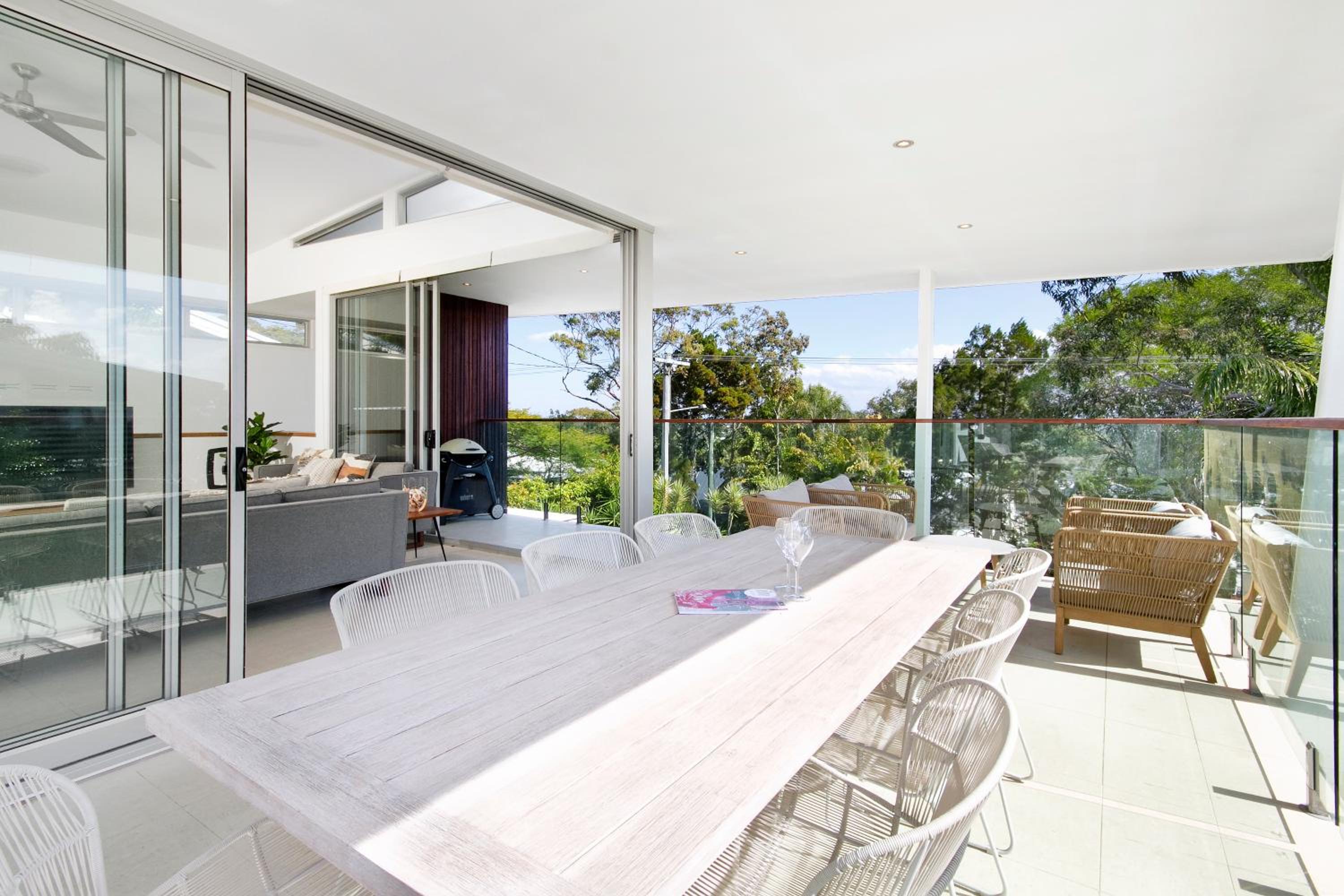 Stunning Views, Private Pool Near Hastings St