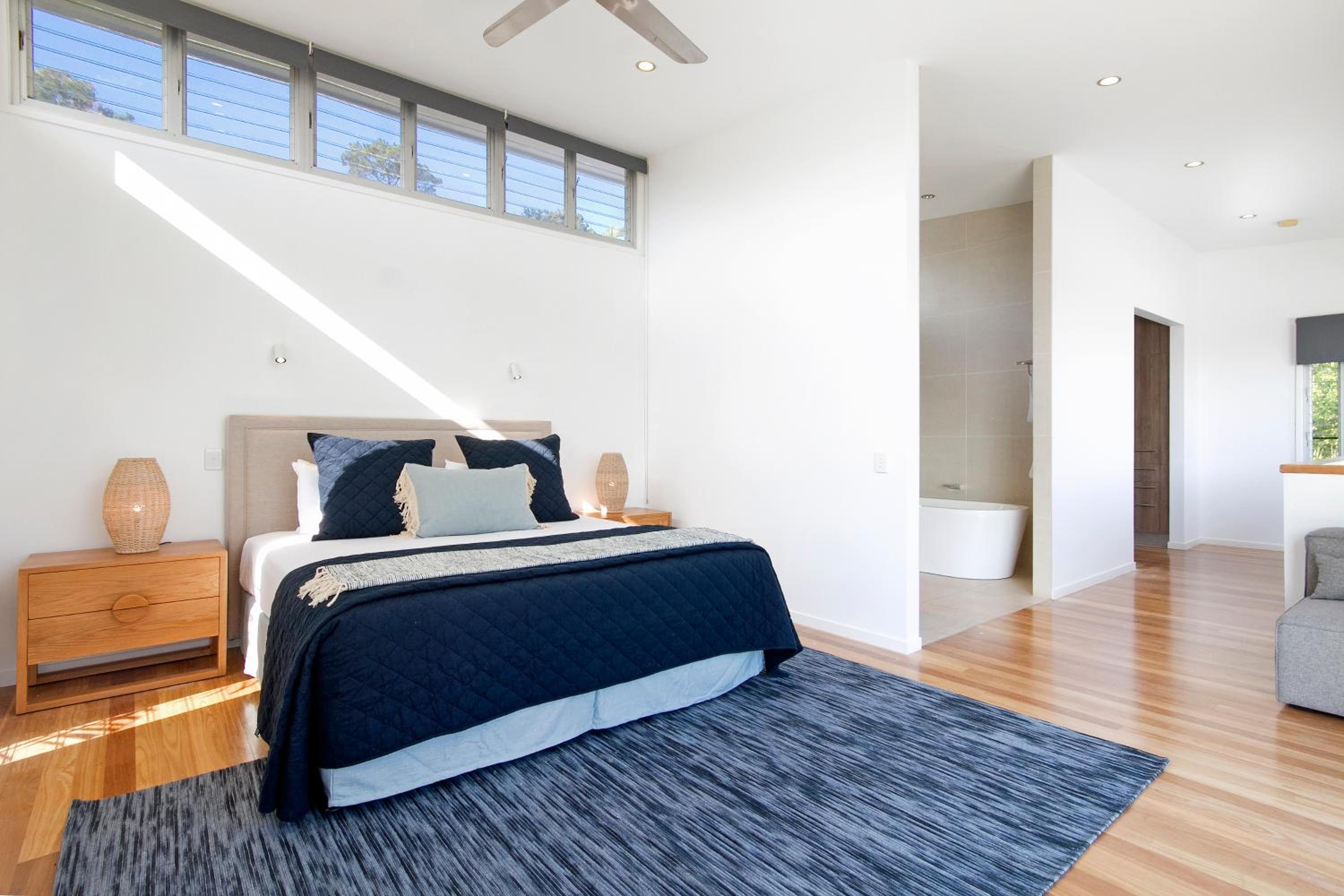 Stunning Views, Private Pool Near Hastings St