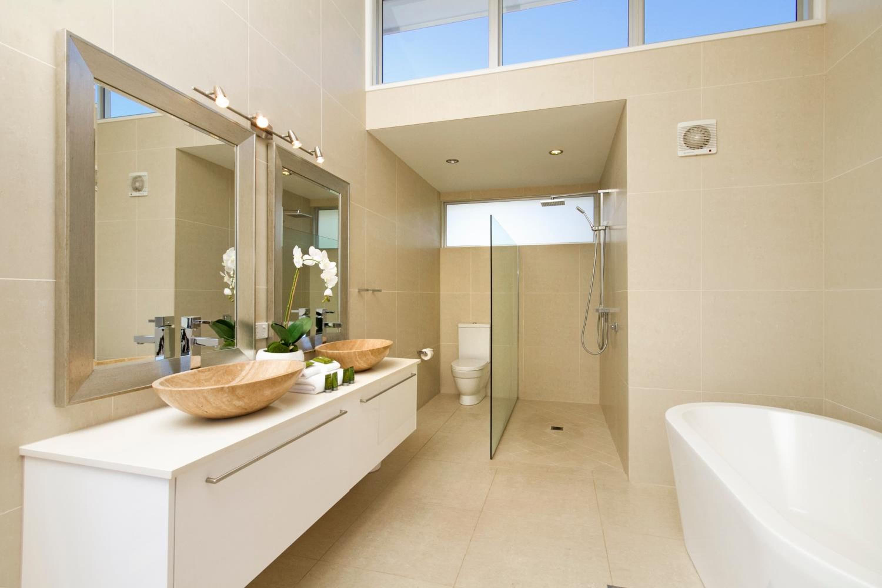 Stunning Views, Private Pool Near Hastings St
