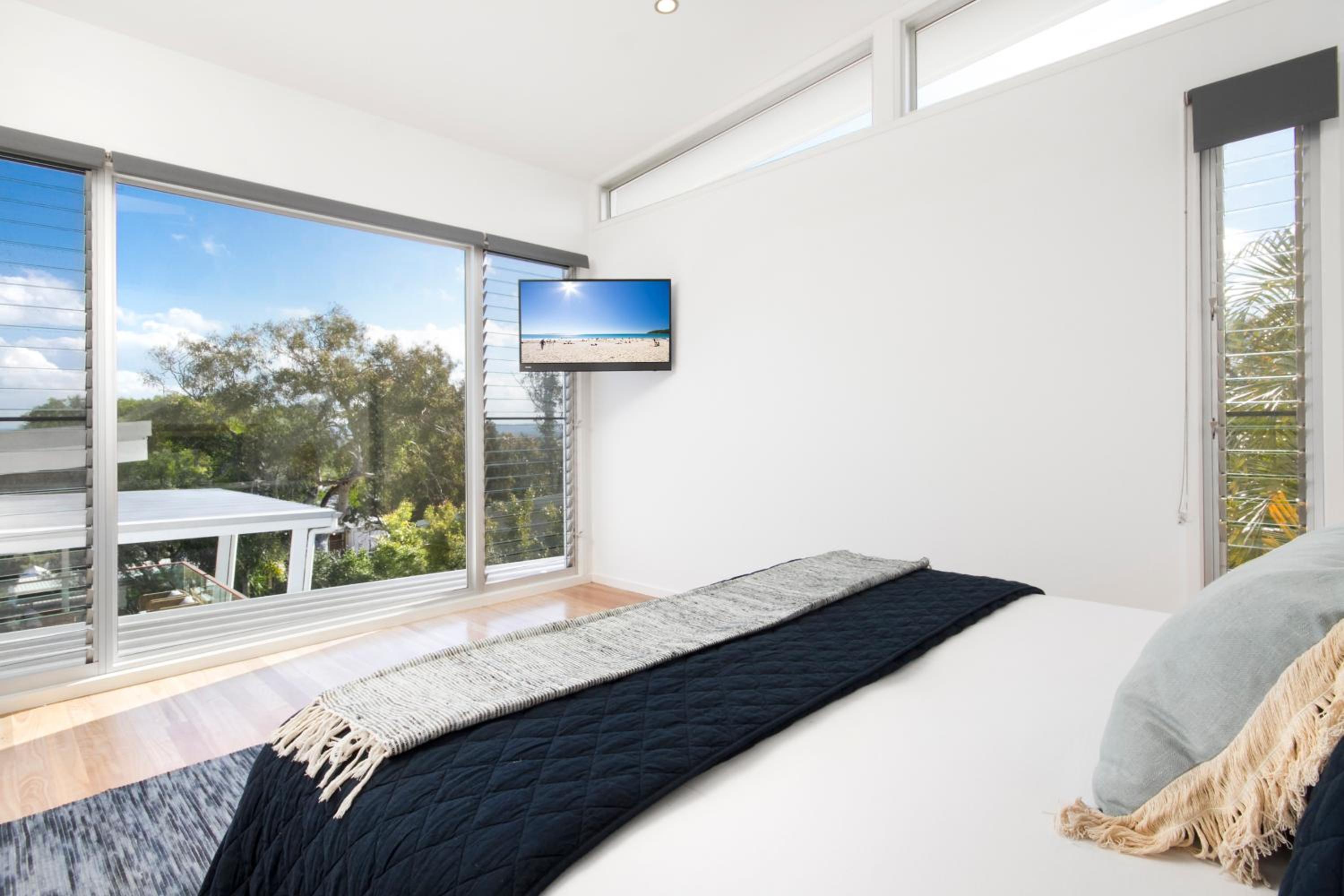 Stunning Views, Private Pool Near Hastings St