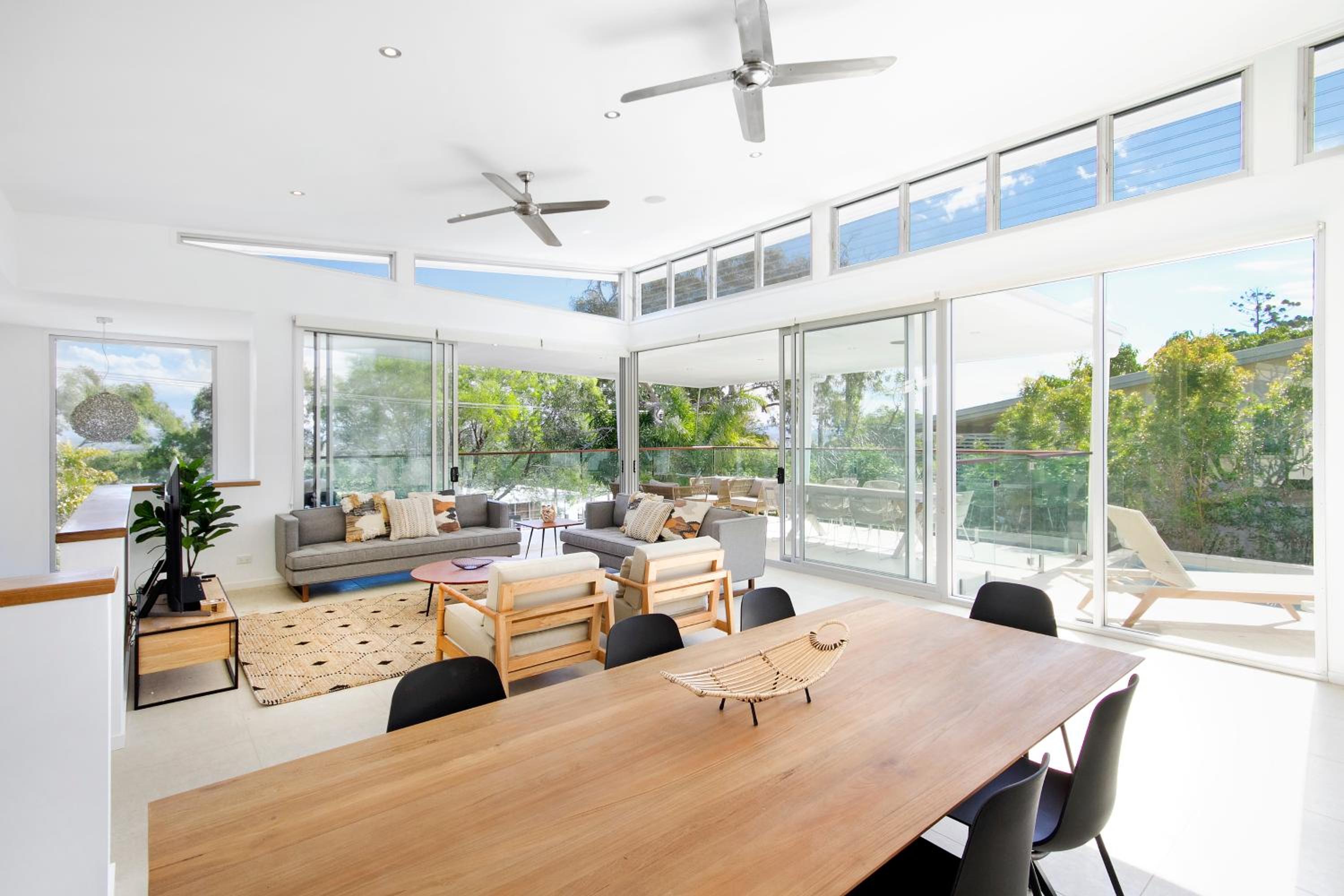 Stunning Views, Private Pool Near Hastings St