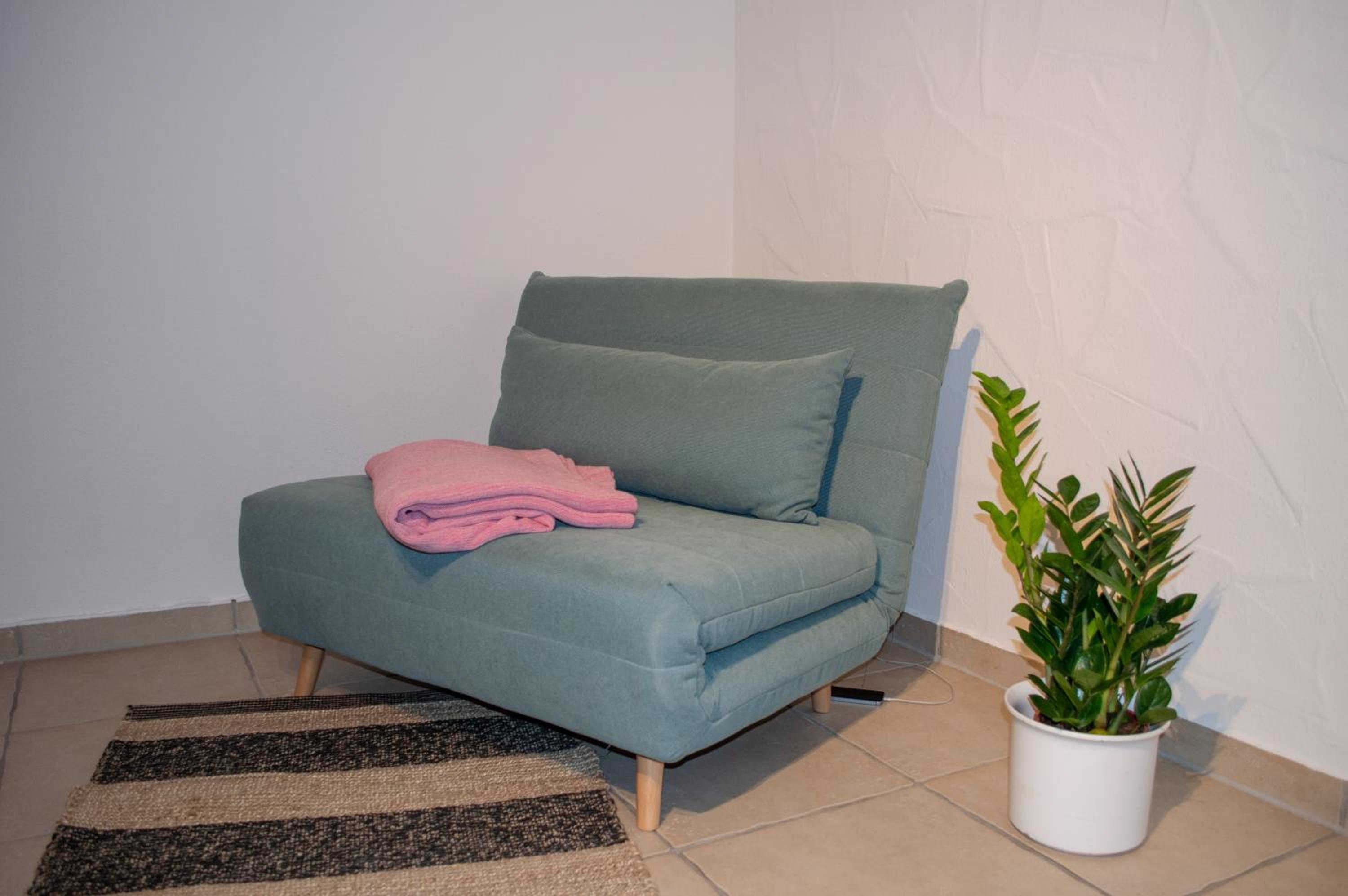 Small Modern Flat with Personal Touch en Rust — lounge