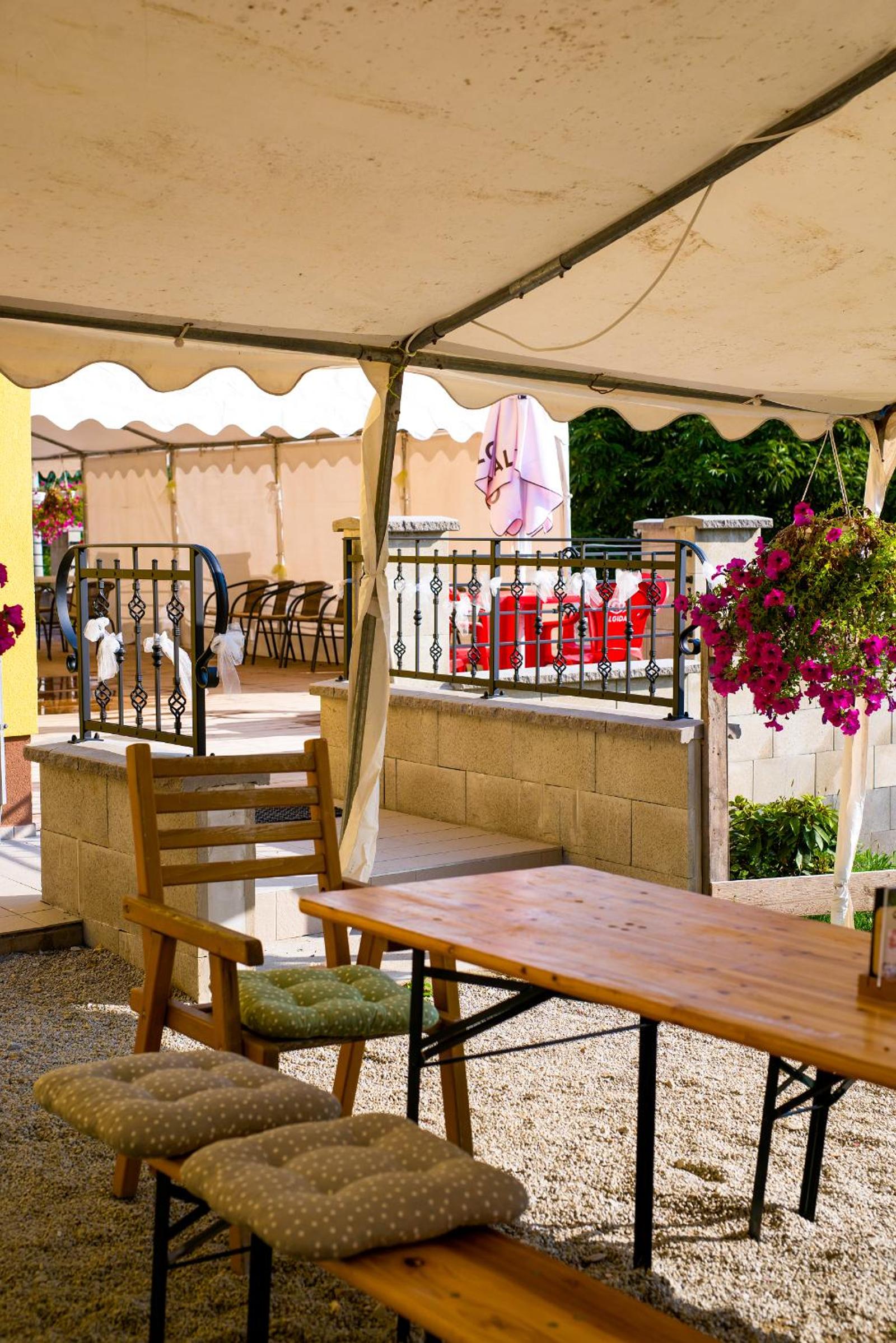 Penzion a restaurace Zlatovláska u zámku Červená Lhota