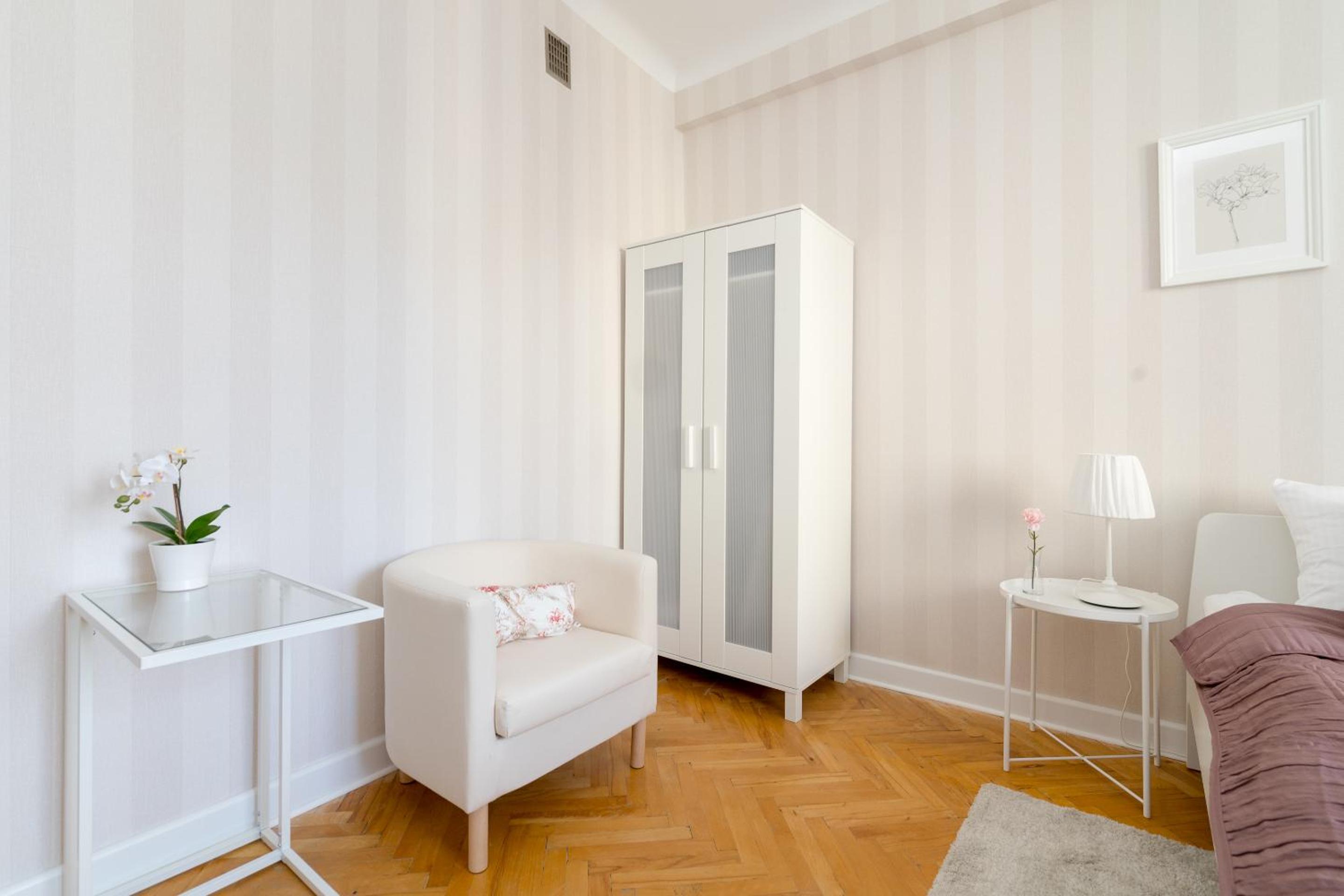 Chmielna Central Warsaw Apartment view 3